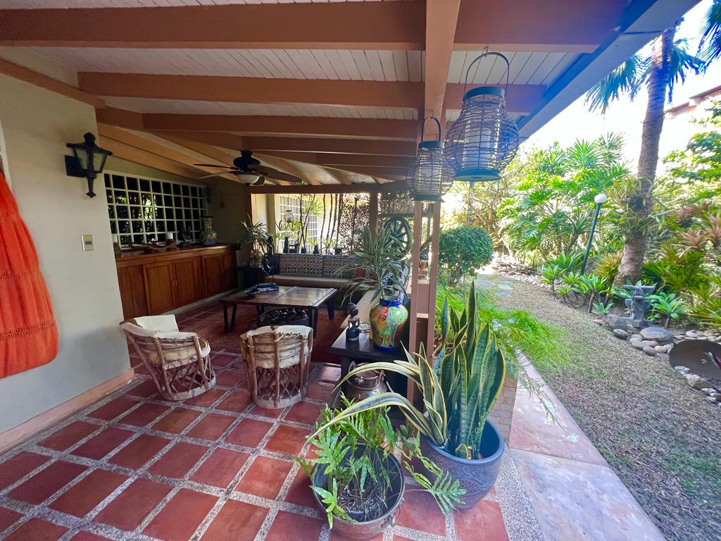 Se vende PB 220m² 3h+1s/4b+1s/3p Los Samanes - Otras fotos