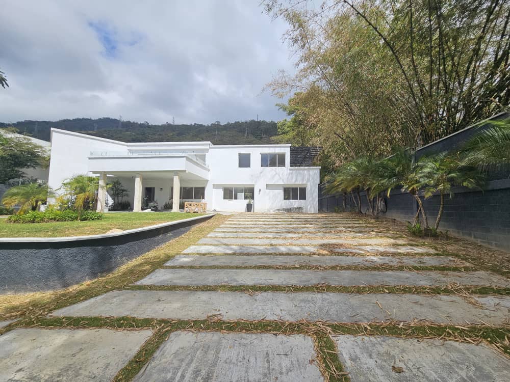 Se Vende/alquila casa 1600m² - 5h/7b/20p - Country Club 3