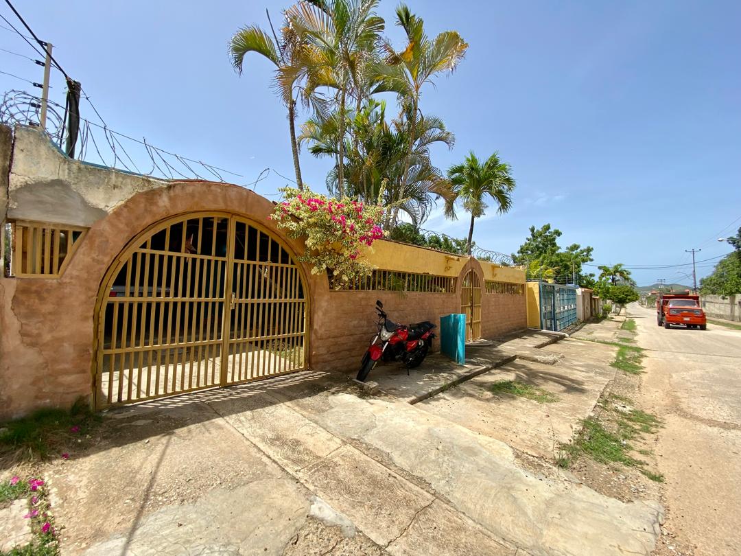 Se vende casa 630m² 5h/5b/2e Los Robles, Nueva Esparta - Otras fotos