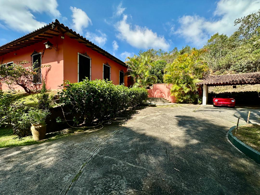 Se vende casa 4325m² 6h+2s/5b+2s/8p Oripoto 1