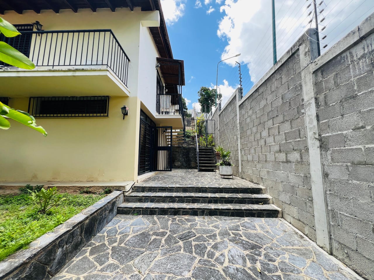 Se vende Casa 1.000m² 4h+2s/4b+1s/2p Prados del Este - Otras fotos