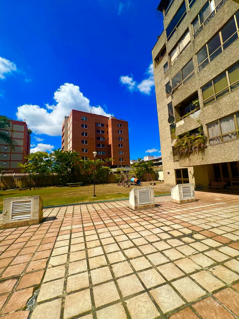 Se vende PB 220m² 3h+1s/4b+1s/3p Los Samanes - Otras fotos