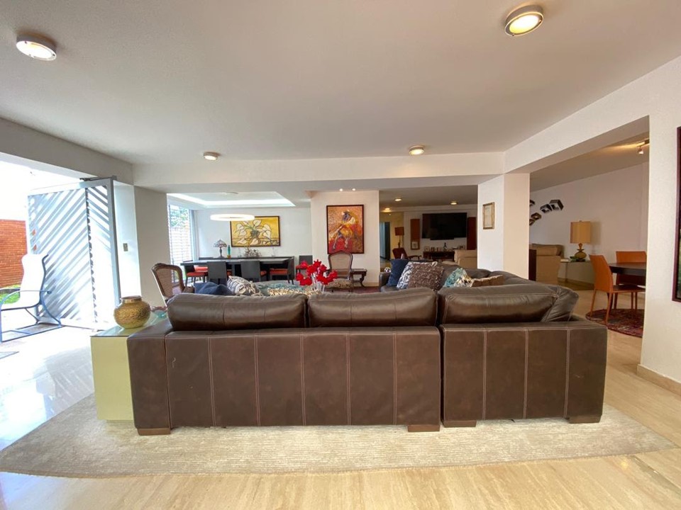 Se Vende  Apto 410m² 3h+1s/4b+1s/3p Los Chorros - Otras fotos