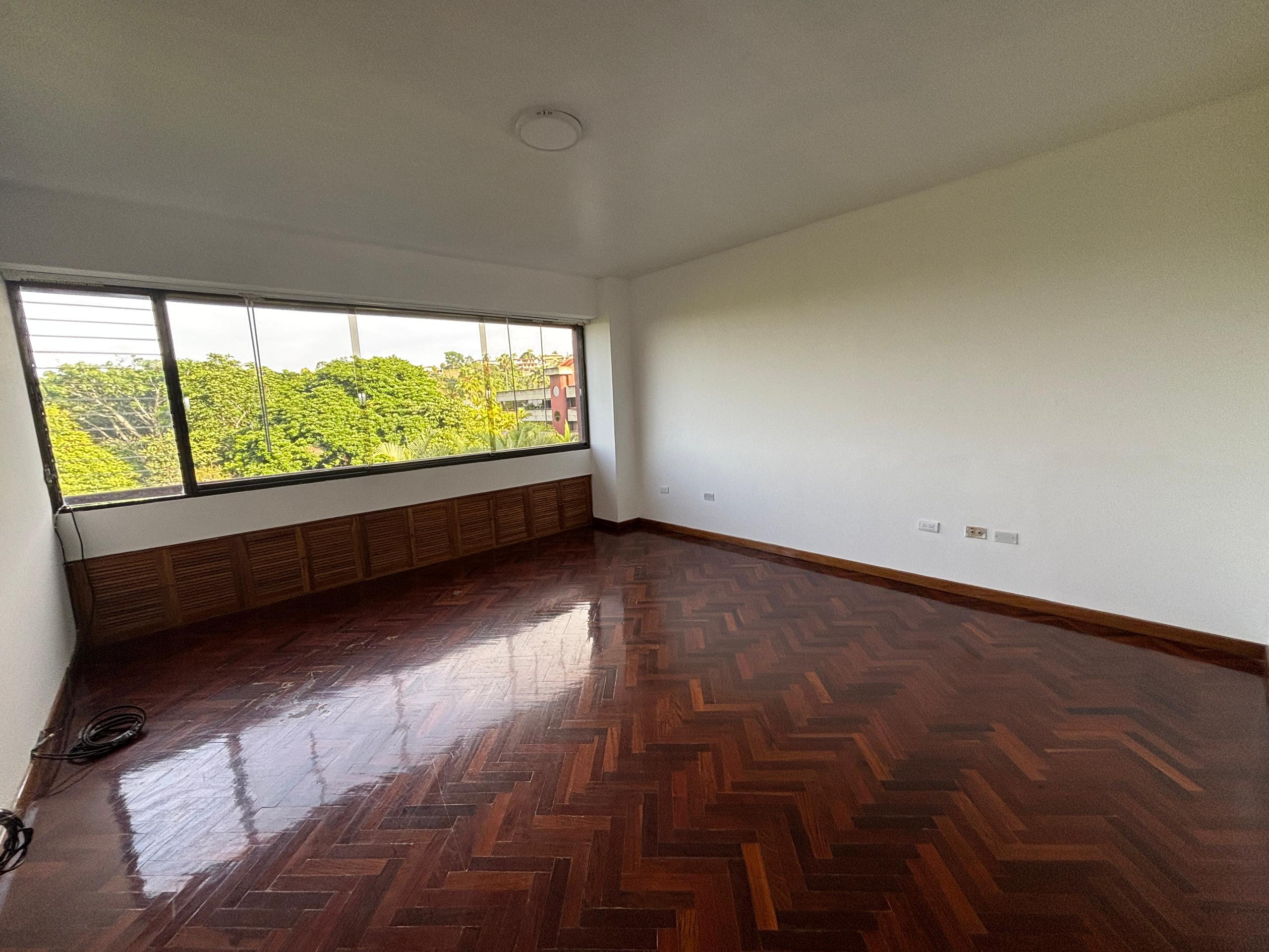 Se vende Apto 238m² 3h+s/2b+s/3p La Lagunita - Otras fotos