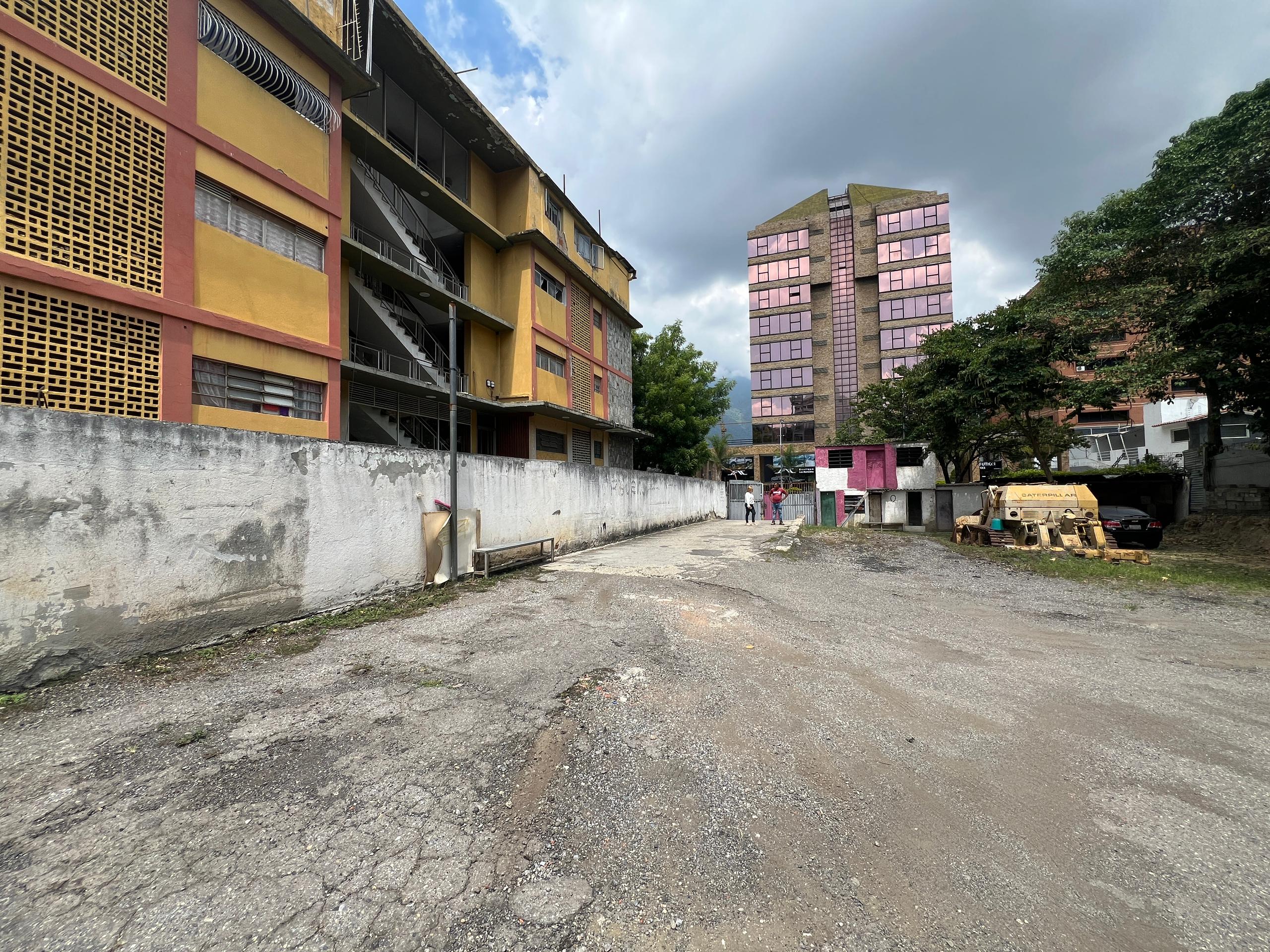 Se vende terreno 870m² Las Mercedes 2
