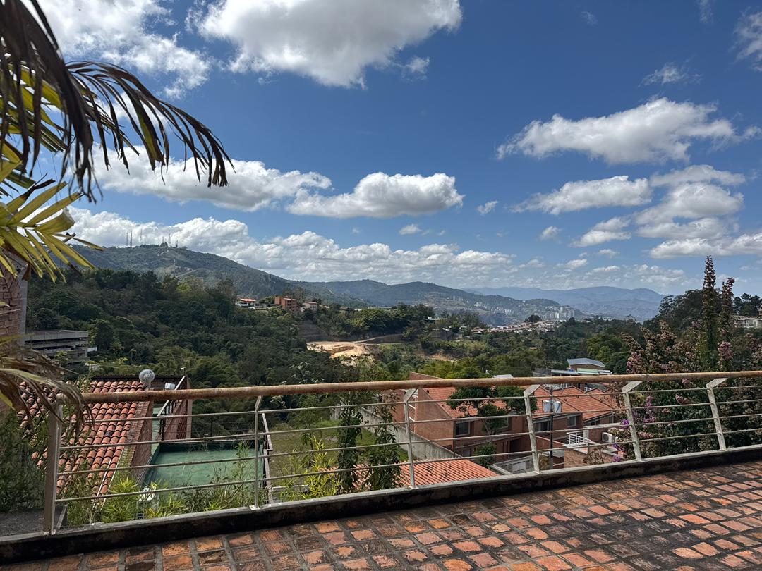Se vende casa 551m² 4h+s/4b+s/3p Alto Hatillo - Otras fotos