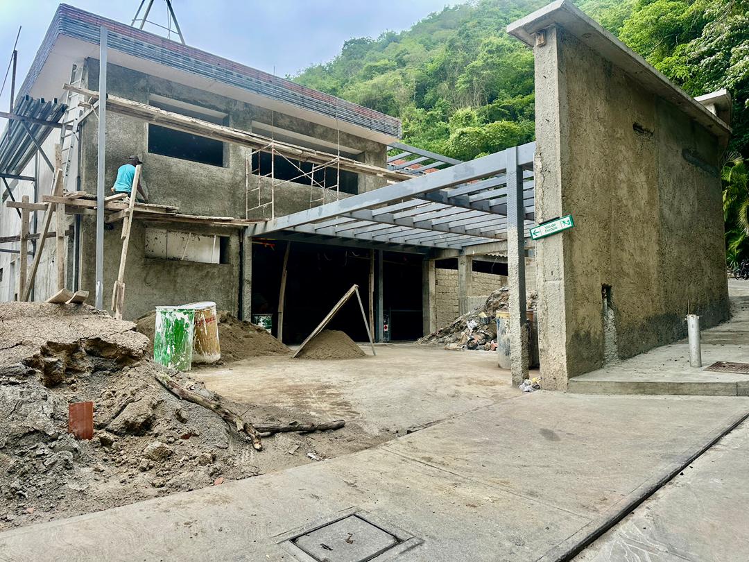 Se vende Casa 1013M² 4h+2s/4b+v/6p Prados del Este 3
