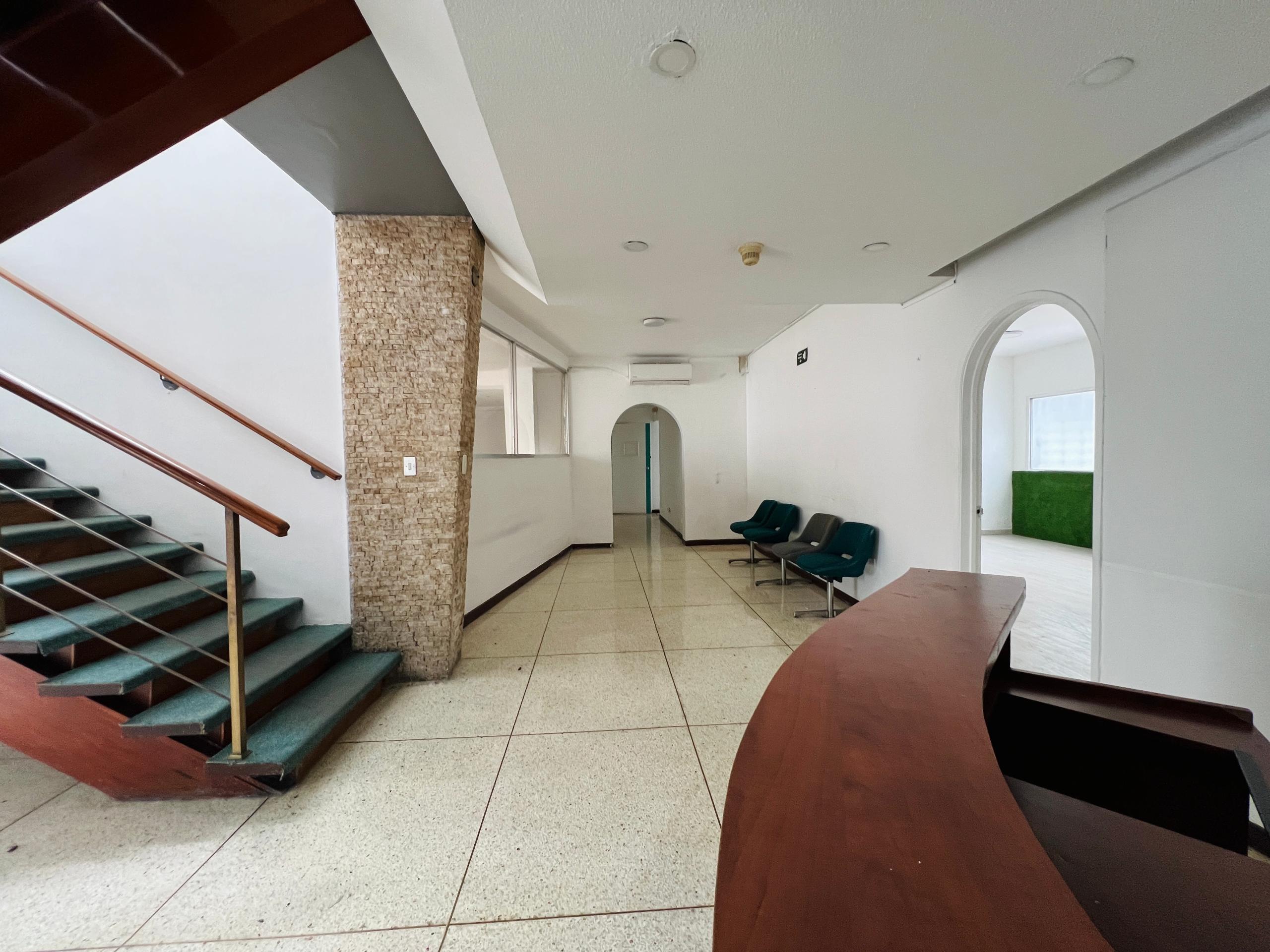 Se vende casa 648m² 18h/3b/12p Chuao 2