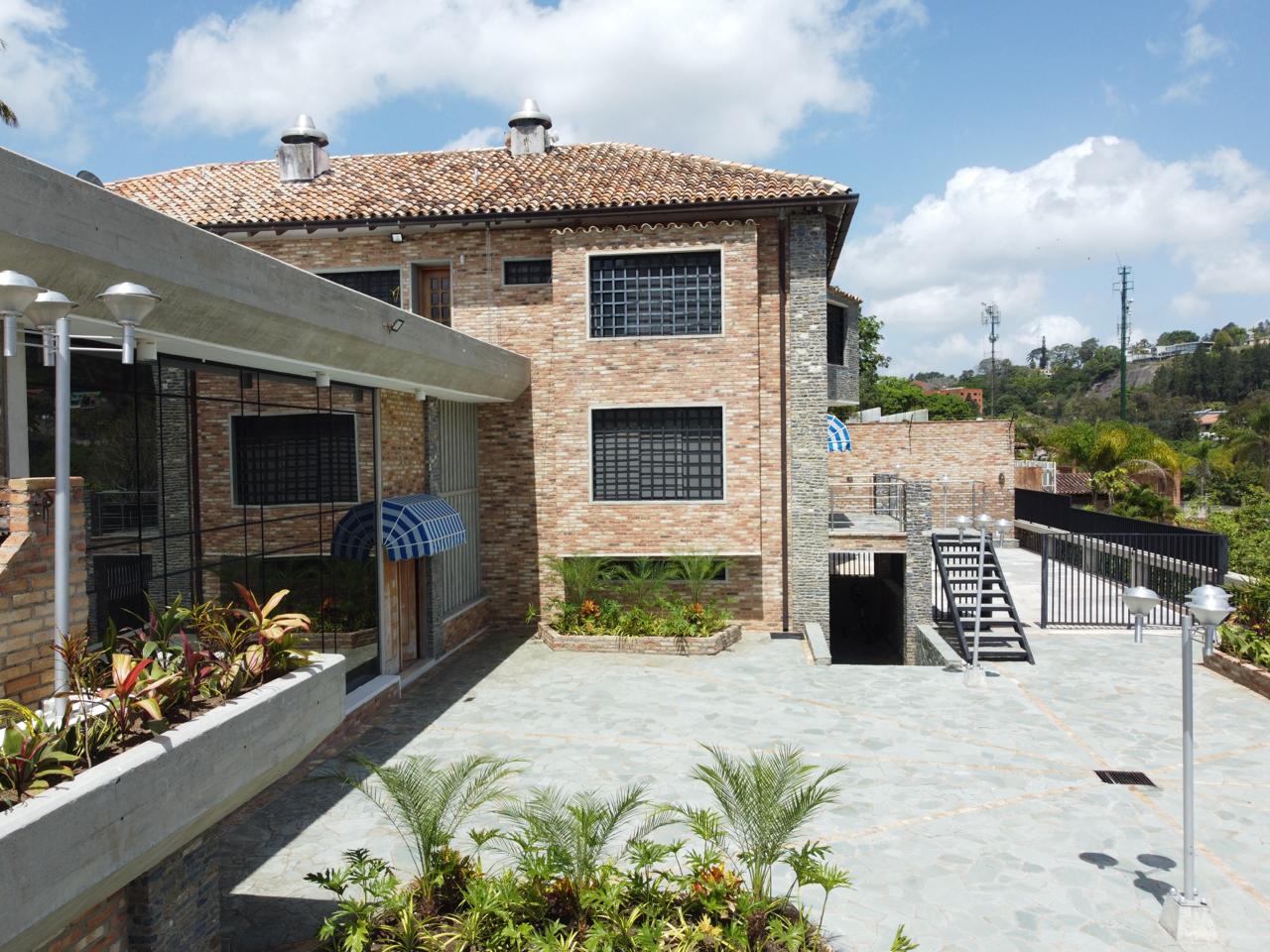 Se vende casa 2000m² 7h/10b/20p La Lagunita 2