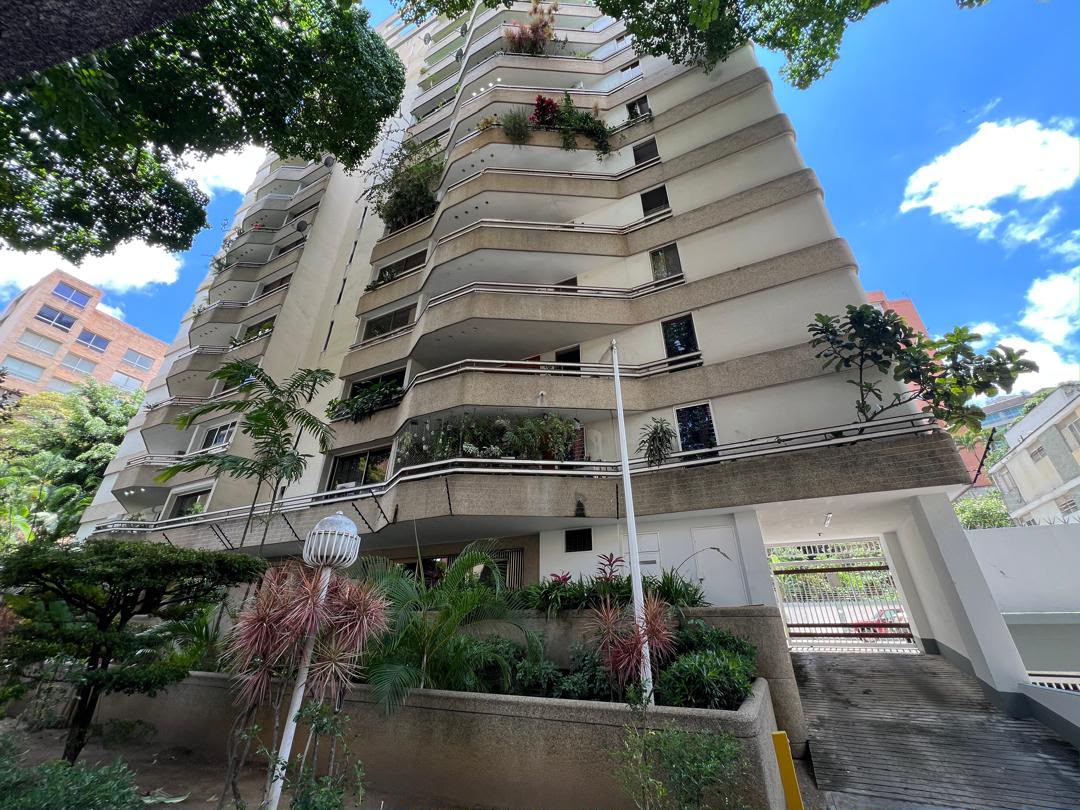 Se alquila Apto 182m² 3h+s/3b+s/2p El Rosal 1