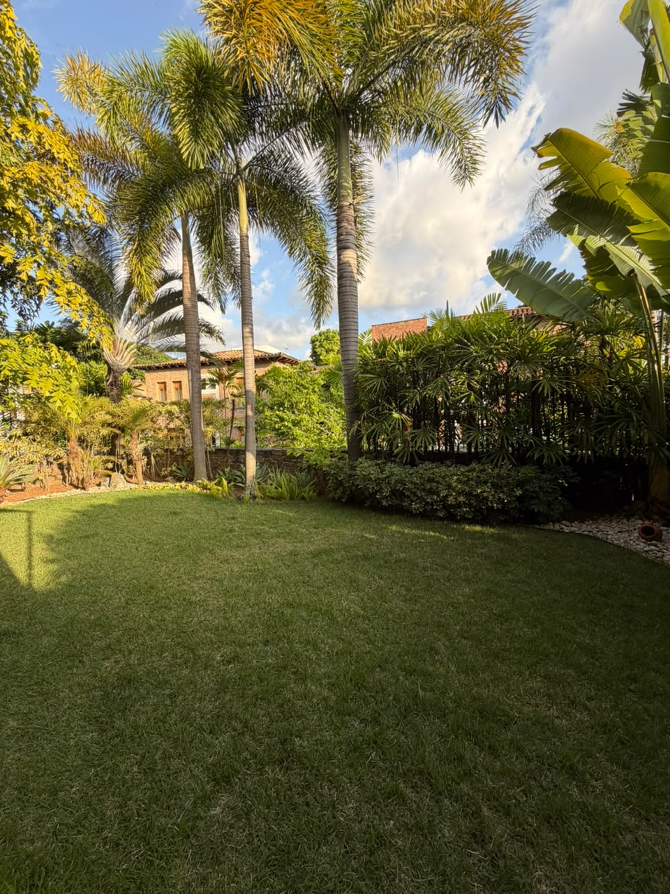 Se vende casa 573m² 3h+s/4b+s/4p La Floresta 2