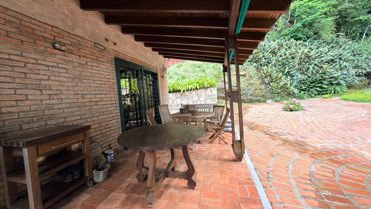 Se vende Casa 1.400m² 5h/5b/1p Alto Hatillo - Otras fotos