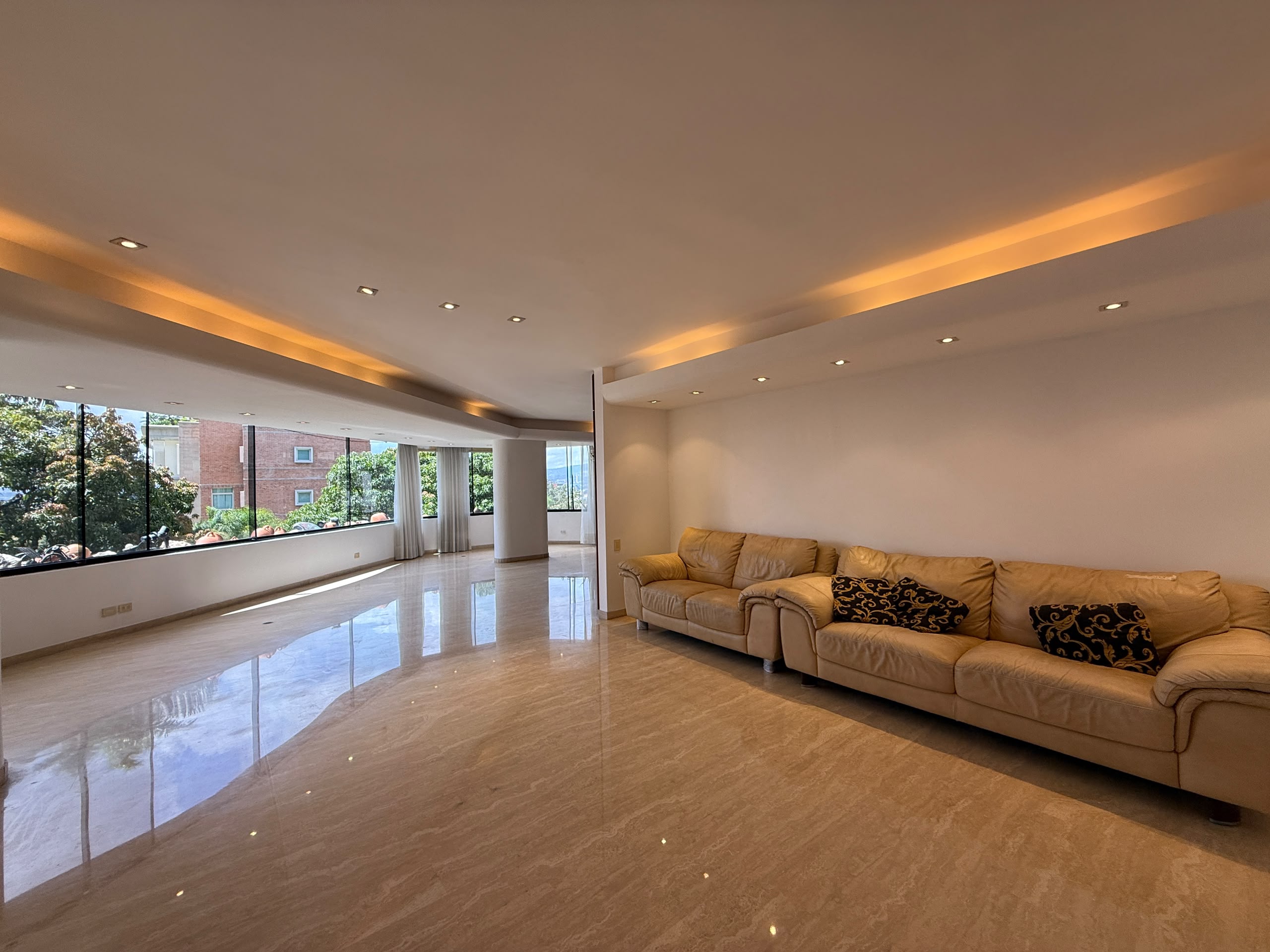 Se vende Apto 305m² 3h+s/3b+s/4 Altamira 2