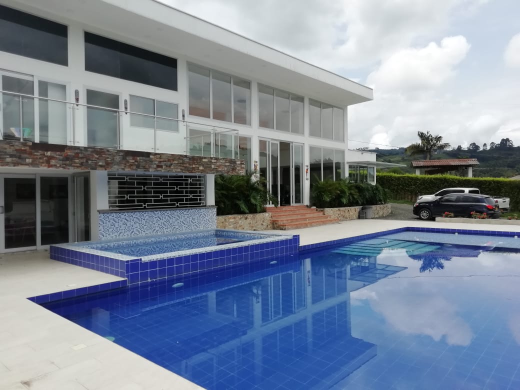 CASA CAMPESTRE VIA TARAPACA 