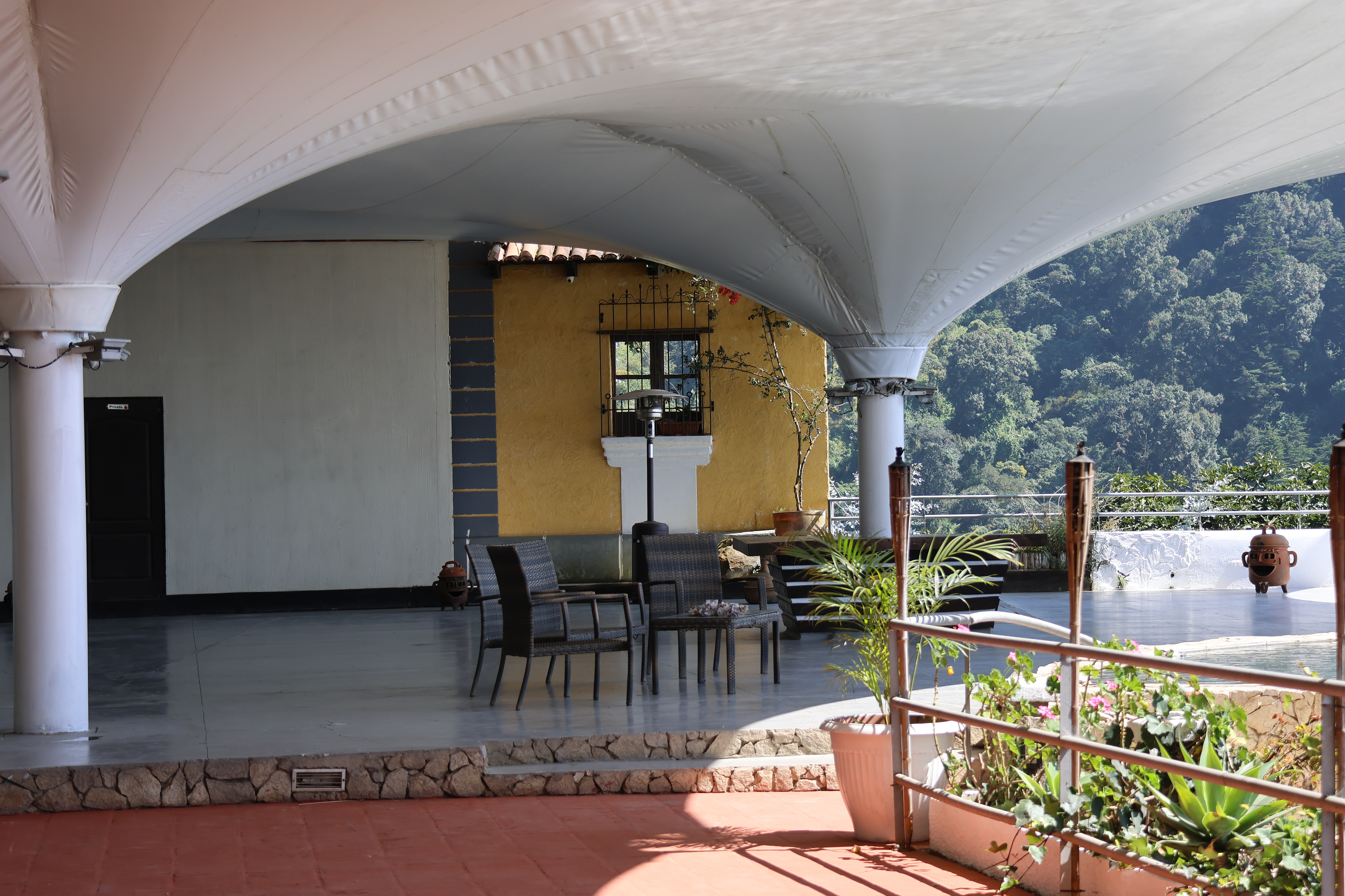 En renta Local ideal restaurante de carne con vista Antigua Guatemala - Miniatura 6