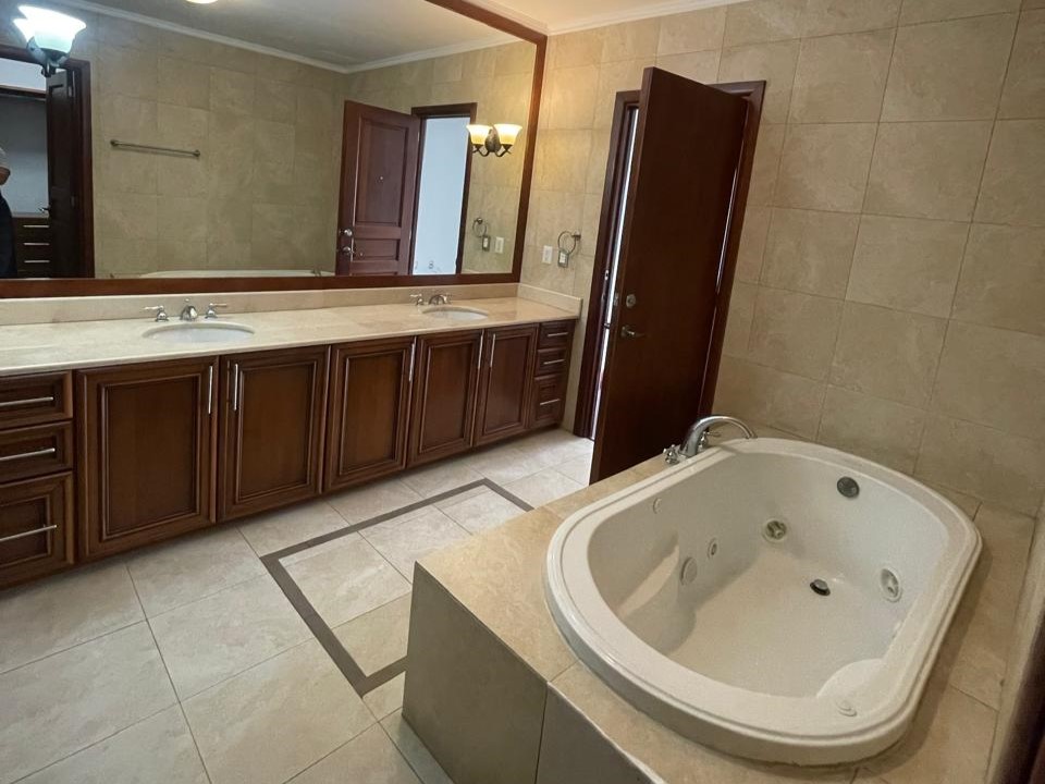 APARTAMENTO EN RENTA EN ZONA 14 - Miniatura 39