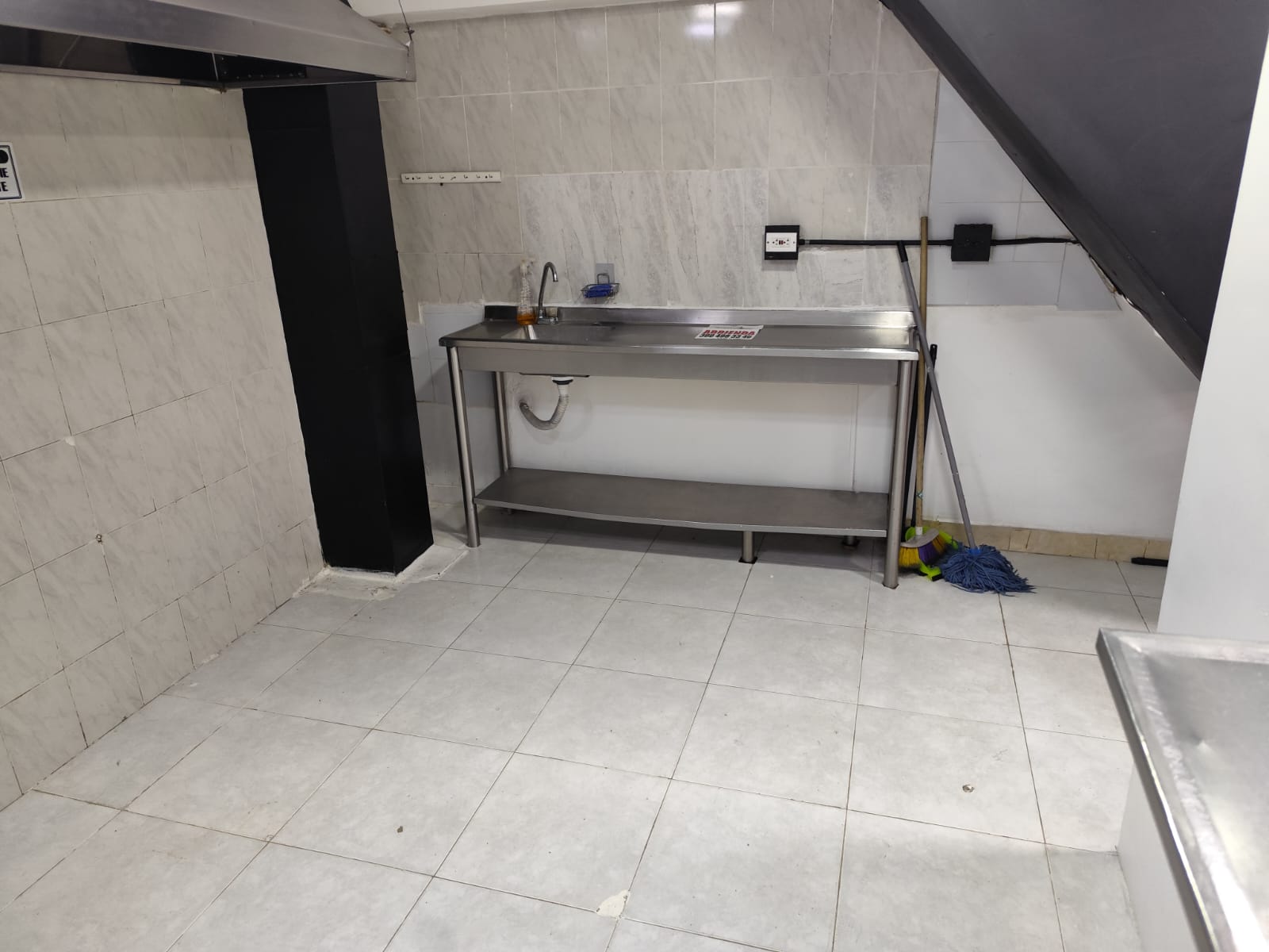 LOCAL EN ARRIENDO EN LAURELES ESTADIO COD 9093