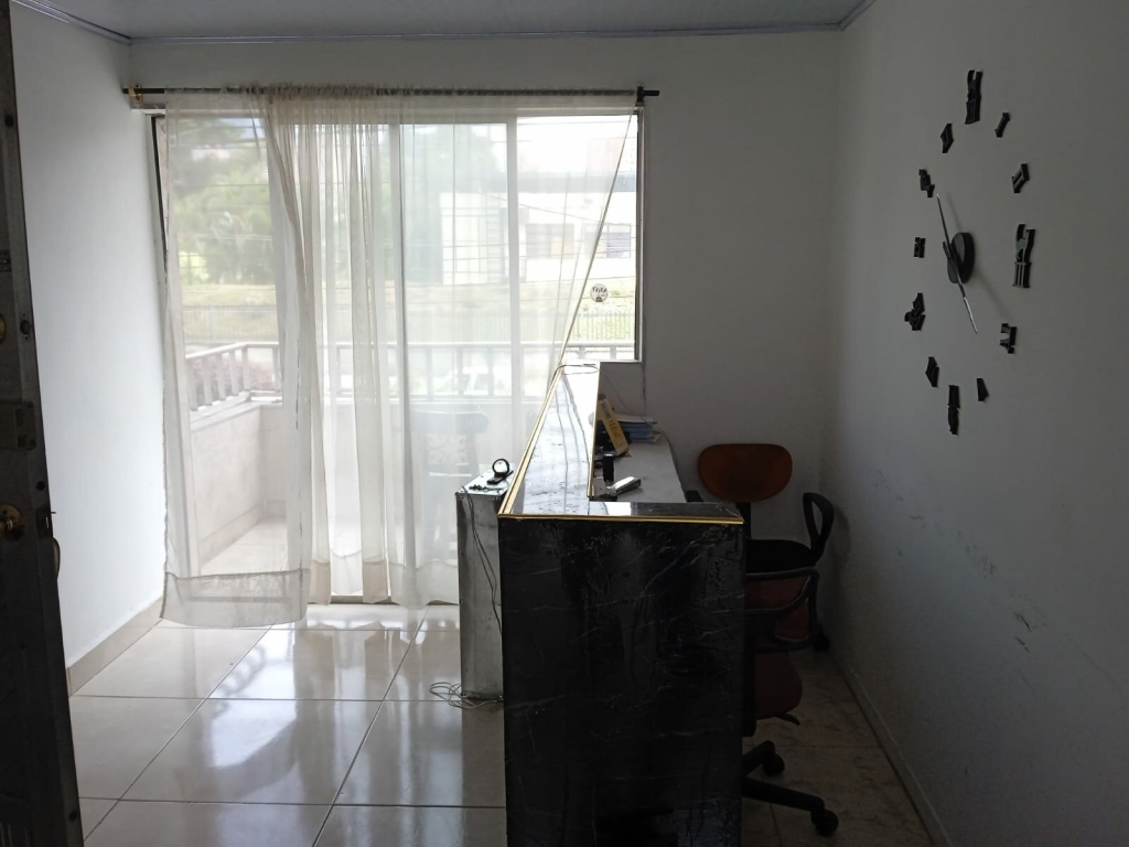 CASA  EN VENTA LAURELES ESTADIO COD 8351