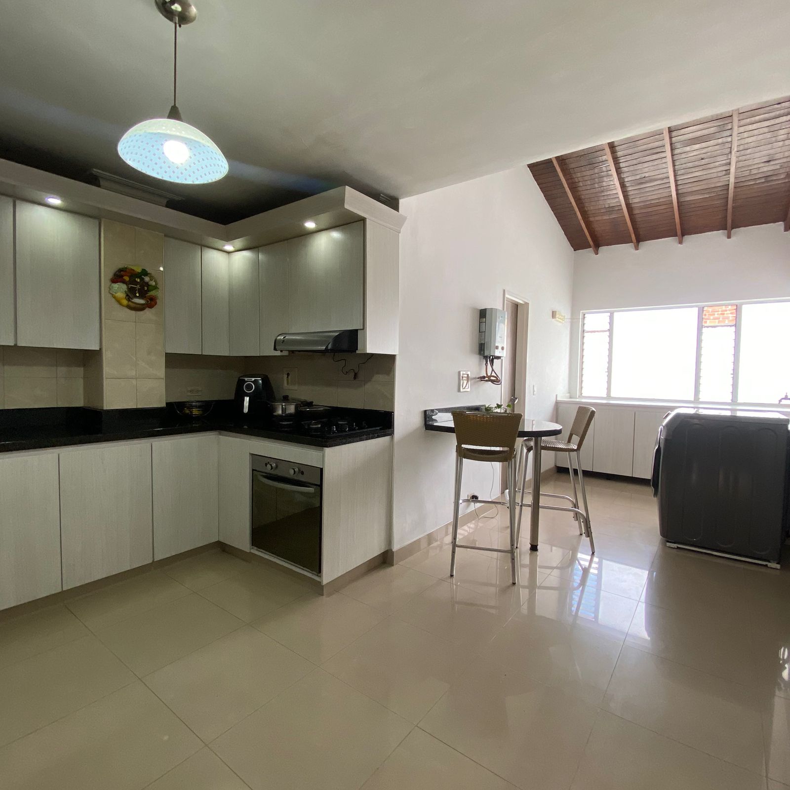 APARTAMENTO  EN VENTA EN LAURELES NOGAL COD 9900 - Foto 2