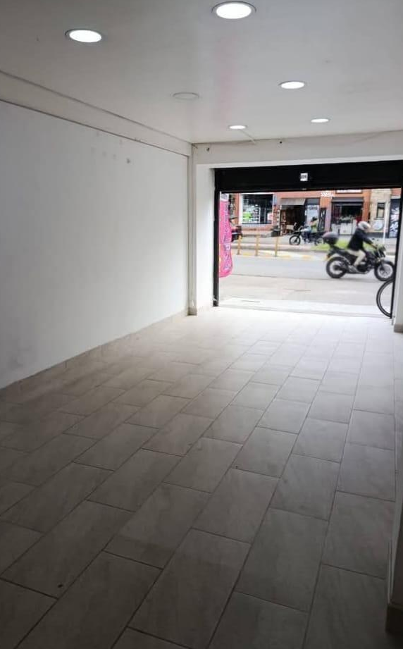 LOCAL EN ARRIENDO EN MANRIQUE COD 10189