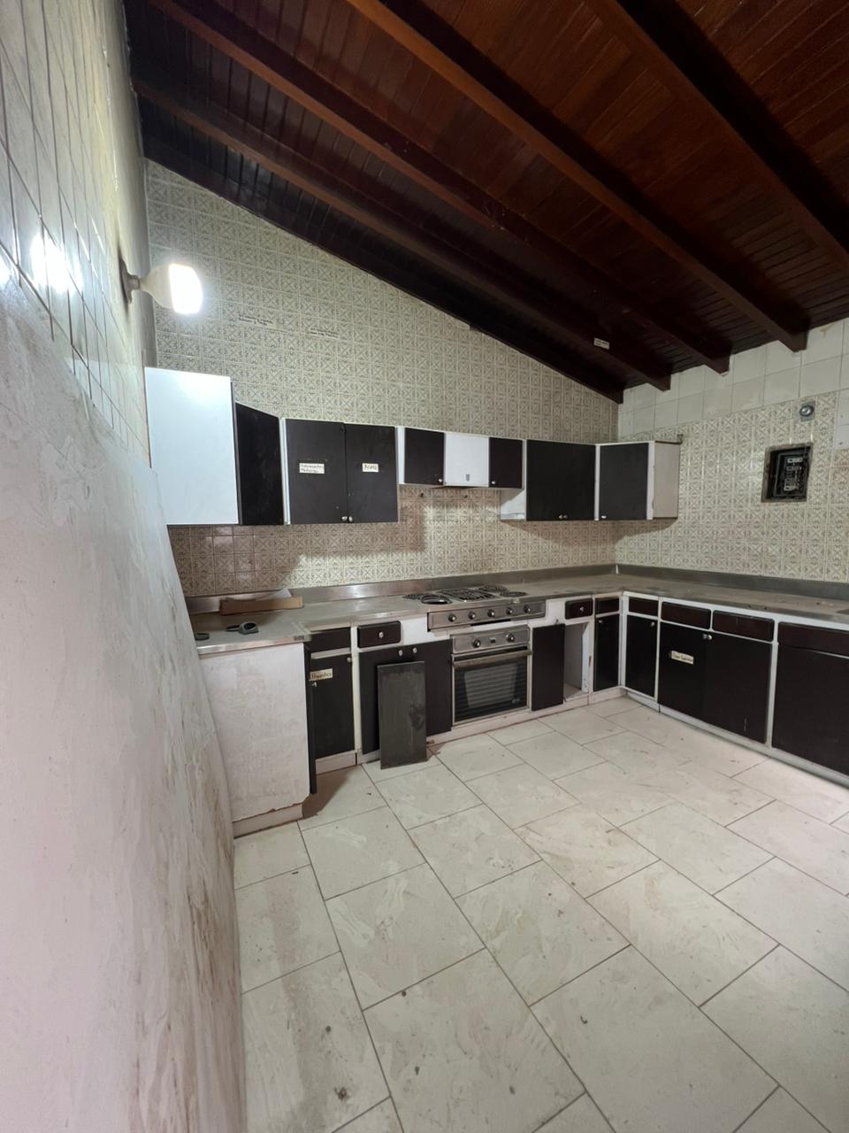 CASA LOCAL EN VENTA EN LAURELES CONQUISTADORES COD 10238 
