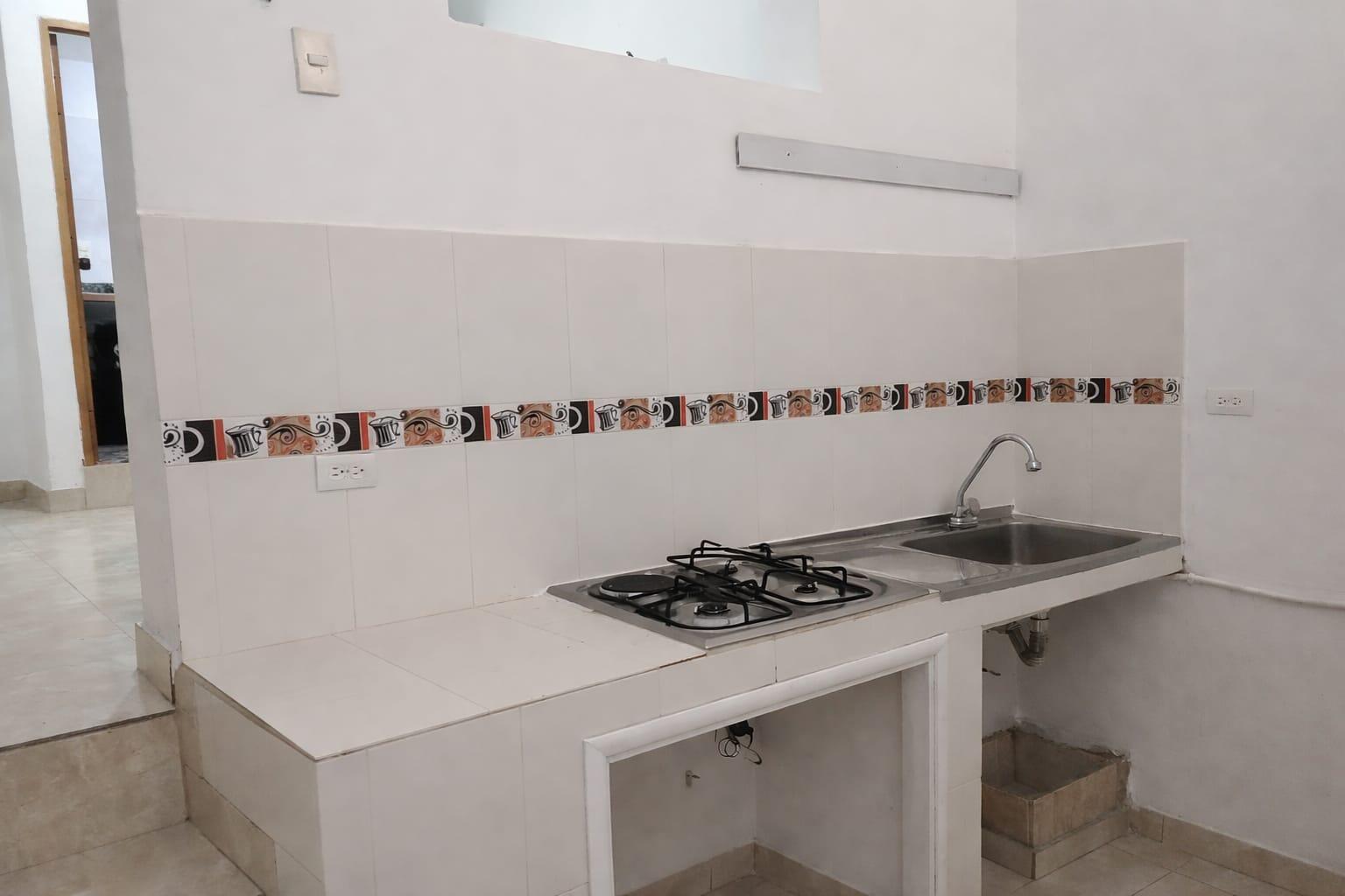 APARTAMENTO EN ARRIENDO EN CAMPO VALDES COD 10543 