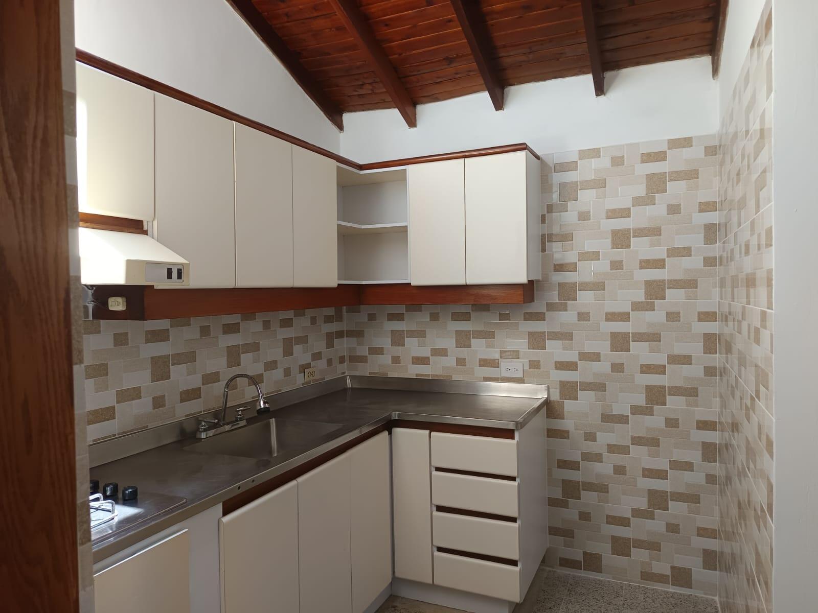 APARTAMENTO EN VENTA EN LA FLORESTA COD 10271  - Foto 2
