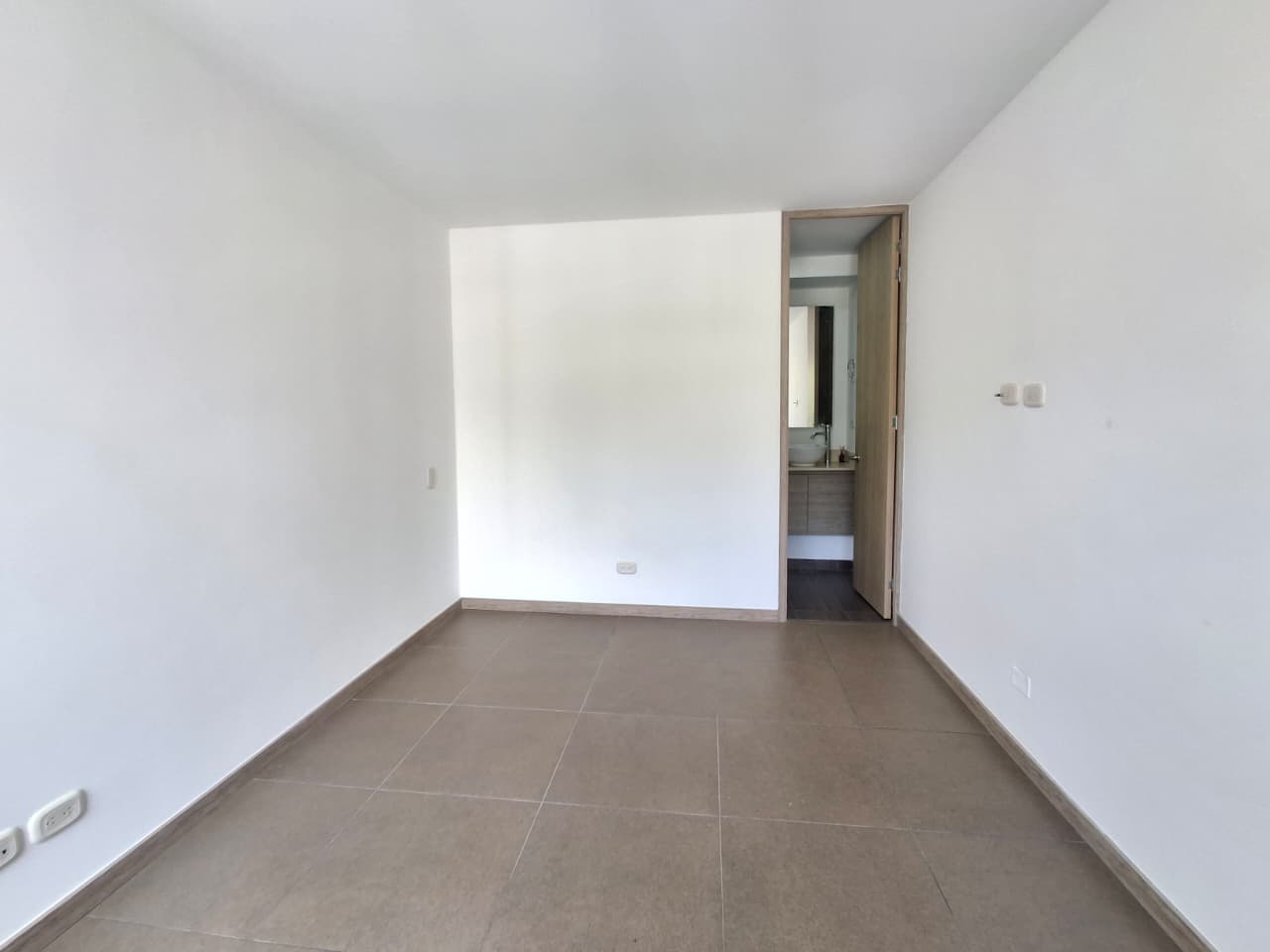 APARTAMENTO EN ARRIENDO EN SABANETA COD 10702 - Foto 3