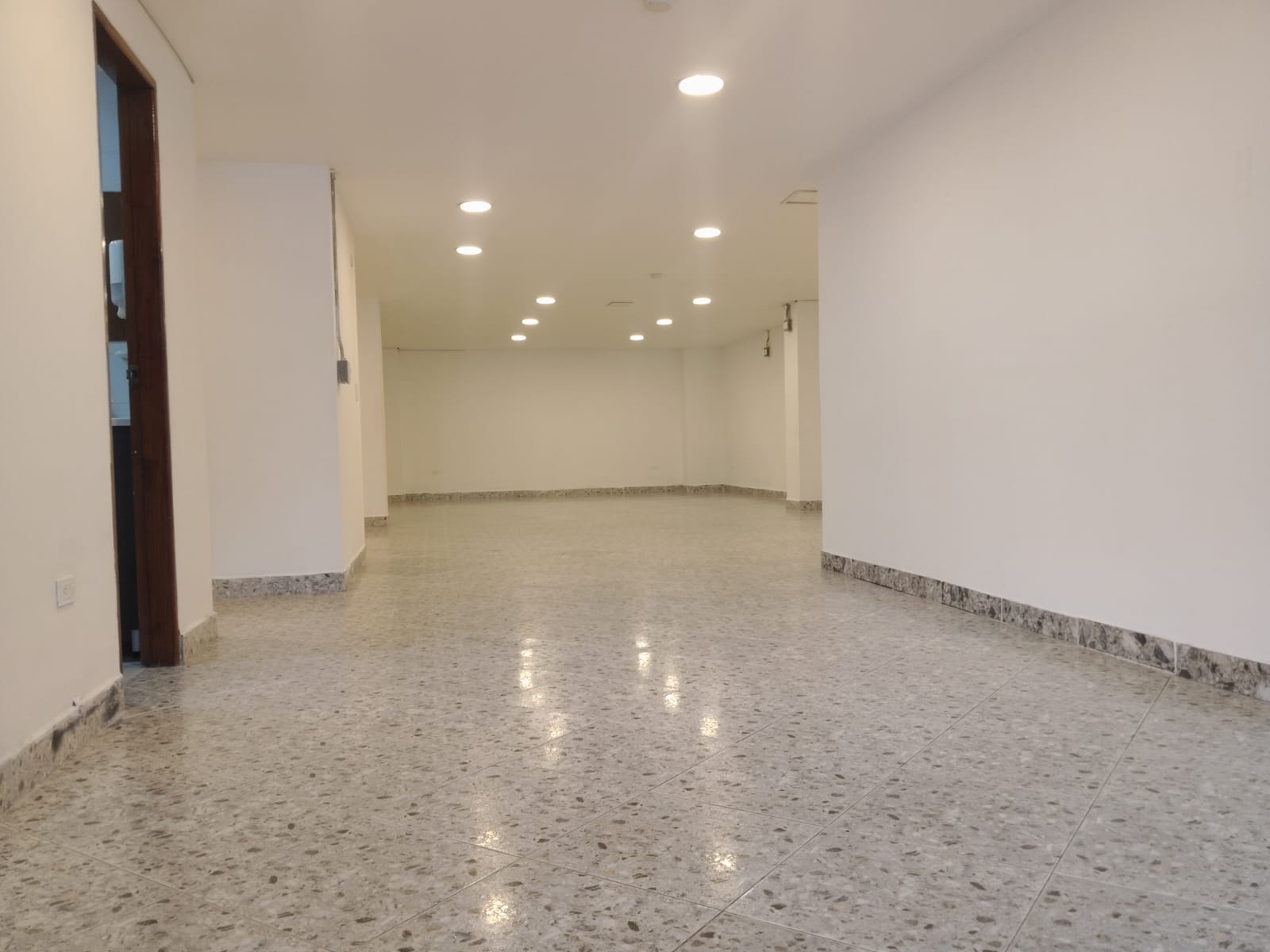 LOCAL EN ARRIENDO EN LAURELES-ESTADIO COD 10833 - Foto 6