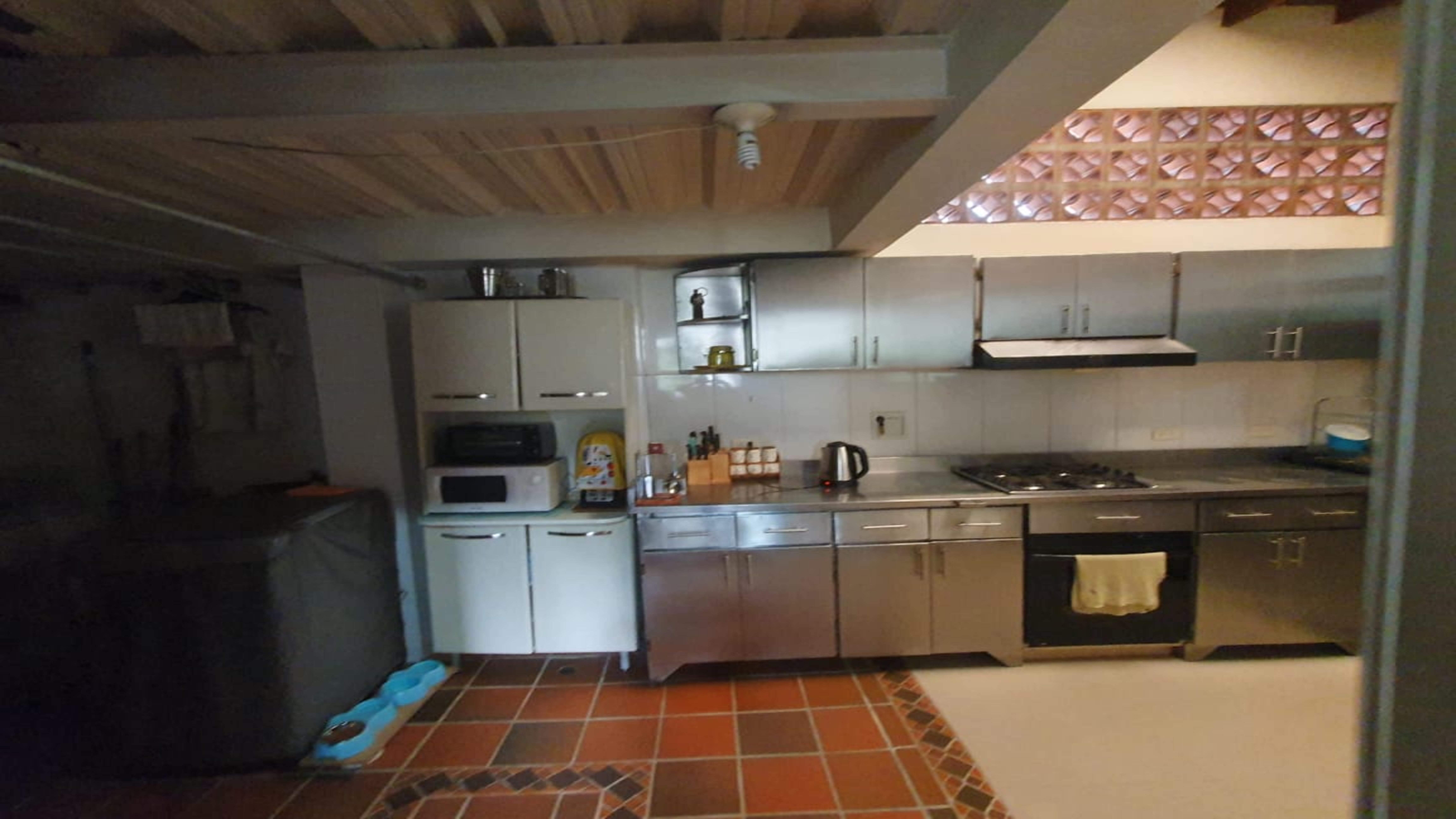 CASA-LOTE EN VENTA LA CANDELARIA COD 9673