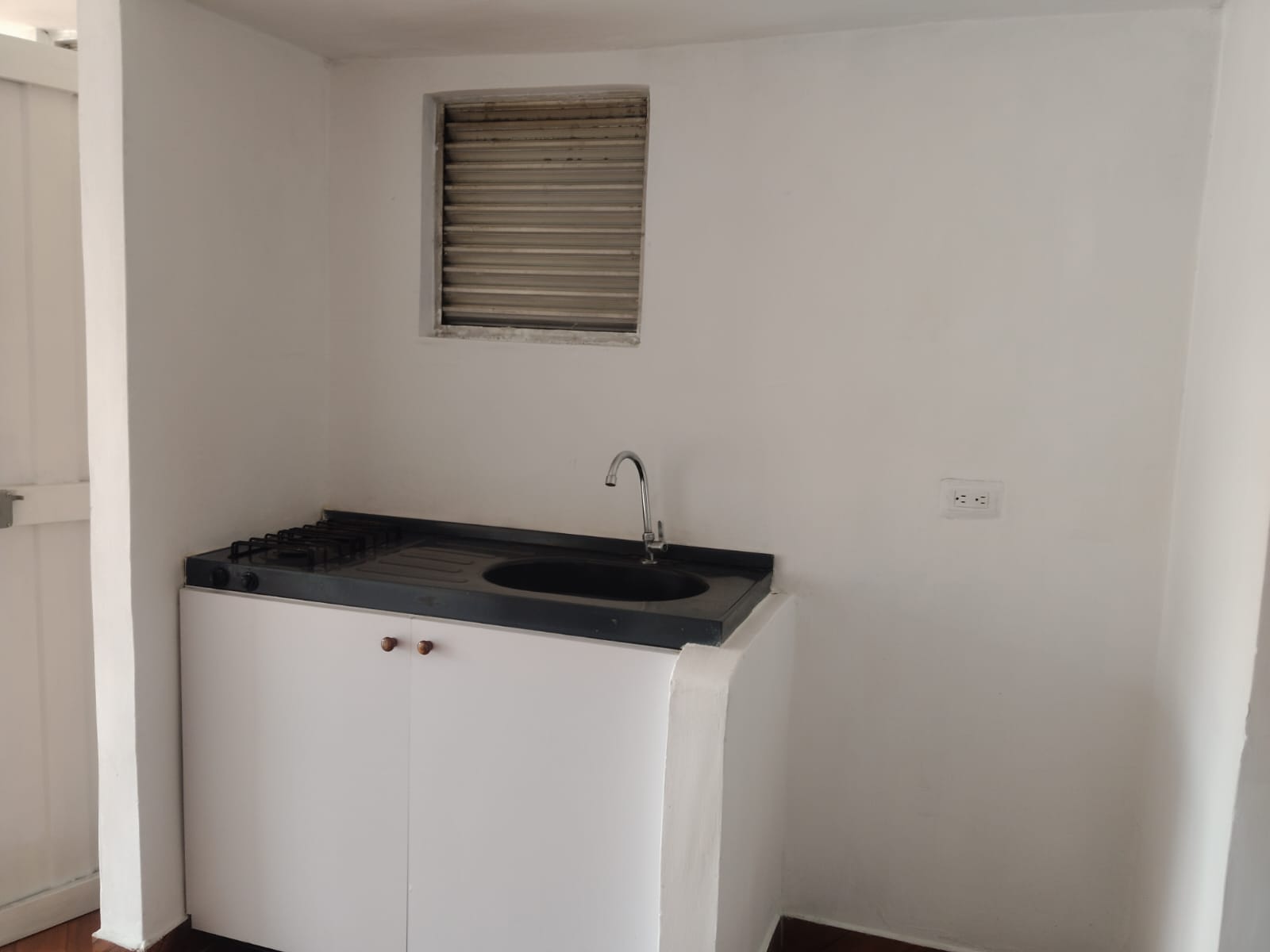 APARTAESTUDIO EN ARRIENDO EN EL CENTRO COD 5690 - Foto 2