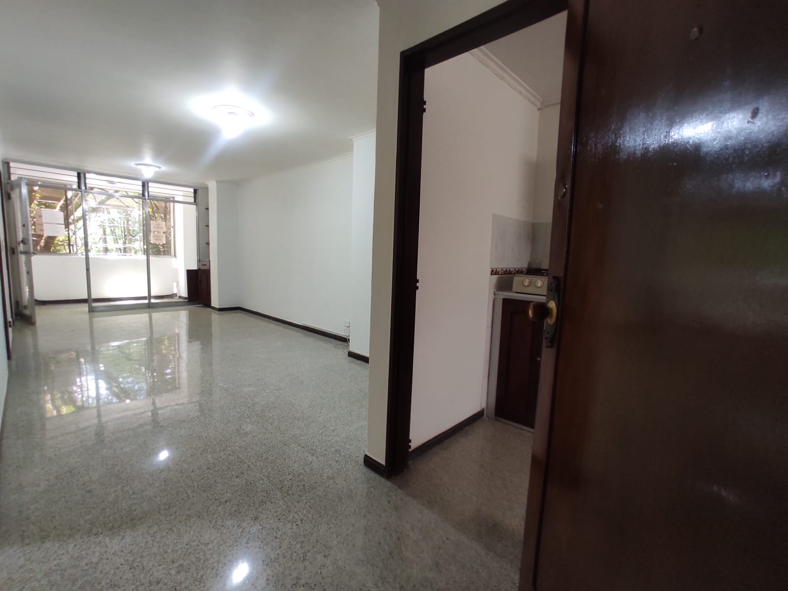 APARTAMENTO EN VENTA EN LAURELES ESTADIO COD 8050 - Foto 5