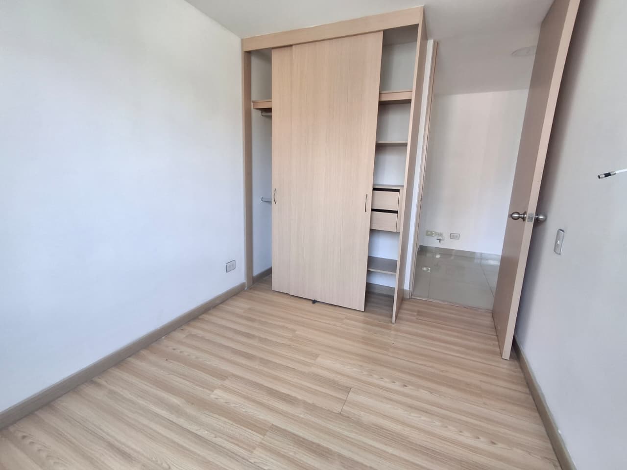 APARTAMENTO EN ARRIENDO EN SABANETA COD 10723 - Foto 5