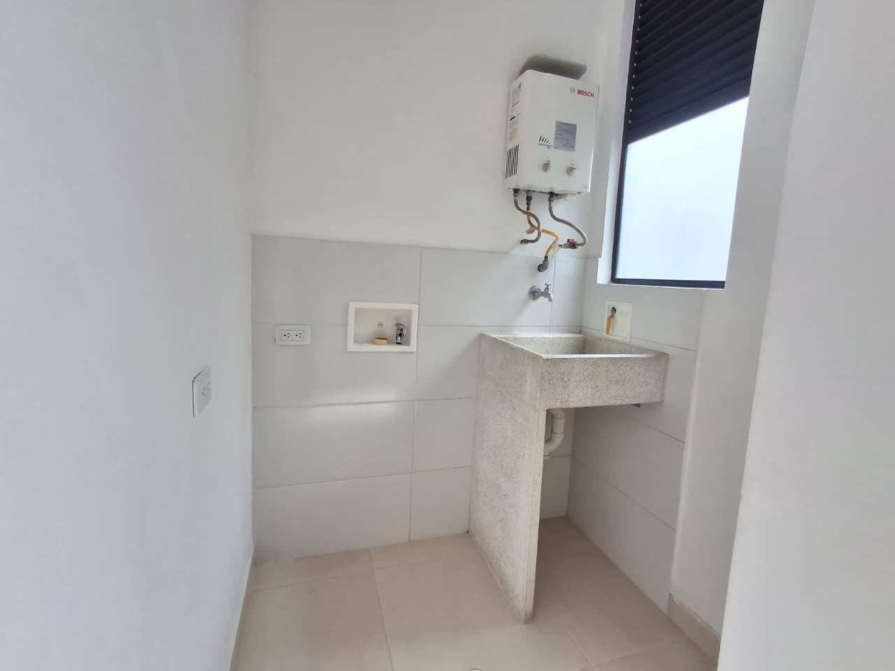 APARTAMENTO DUPLEX EN ARRIENDO EN SABANETA COD 10764 - Foto 6
