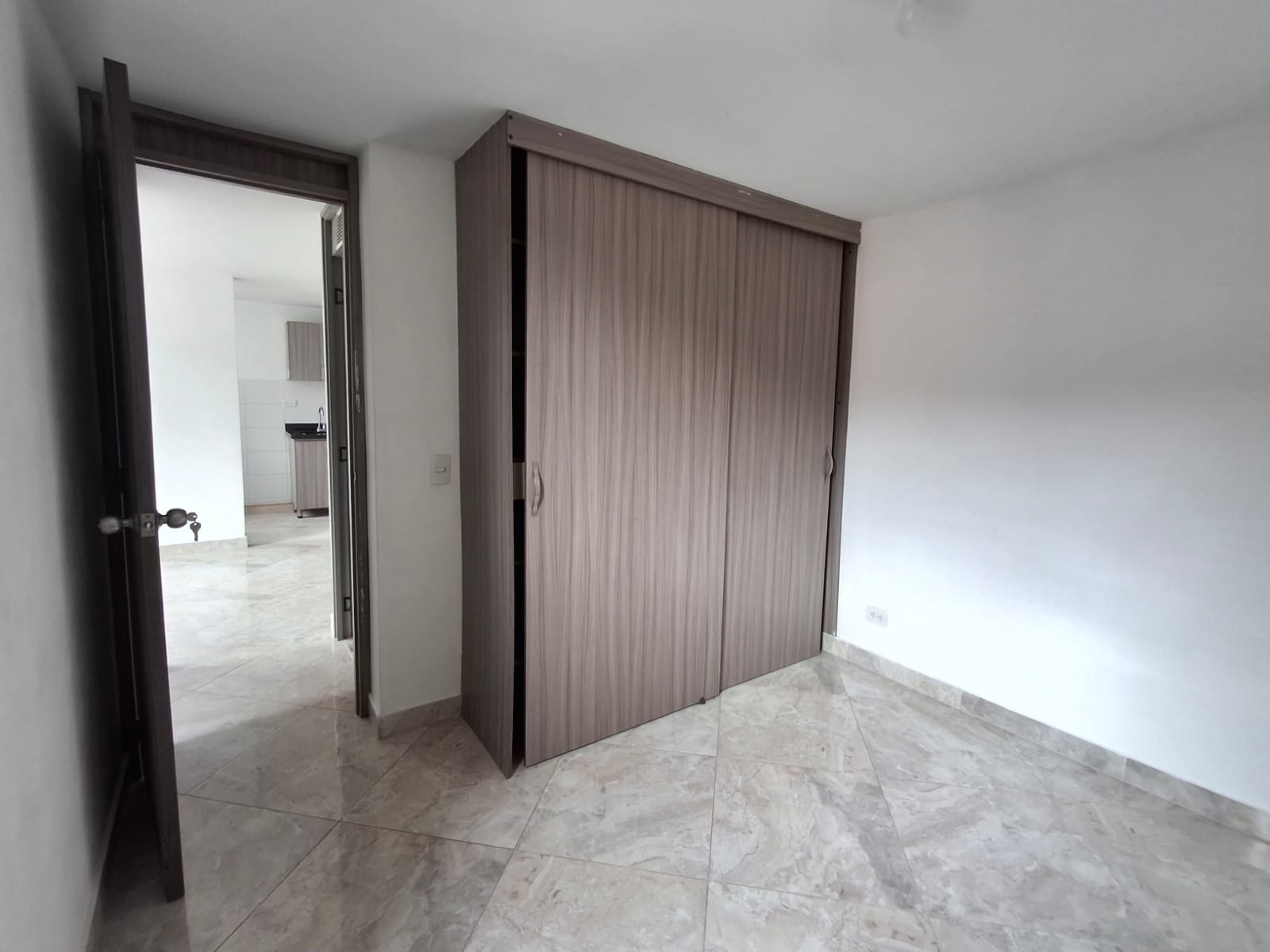 APARTAMENTO EN VENTA EN MEDELLIN COD 10795 - Foto 3