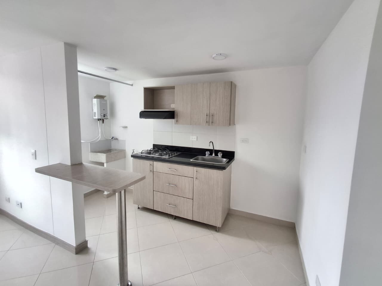 APARTAMENTO EN ARRIENDO SAN ANTONIO DE PRADO COD 10915 - Foto 2