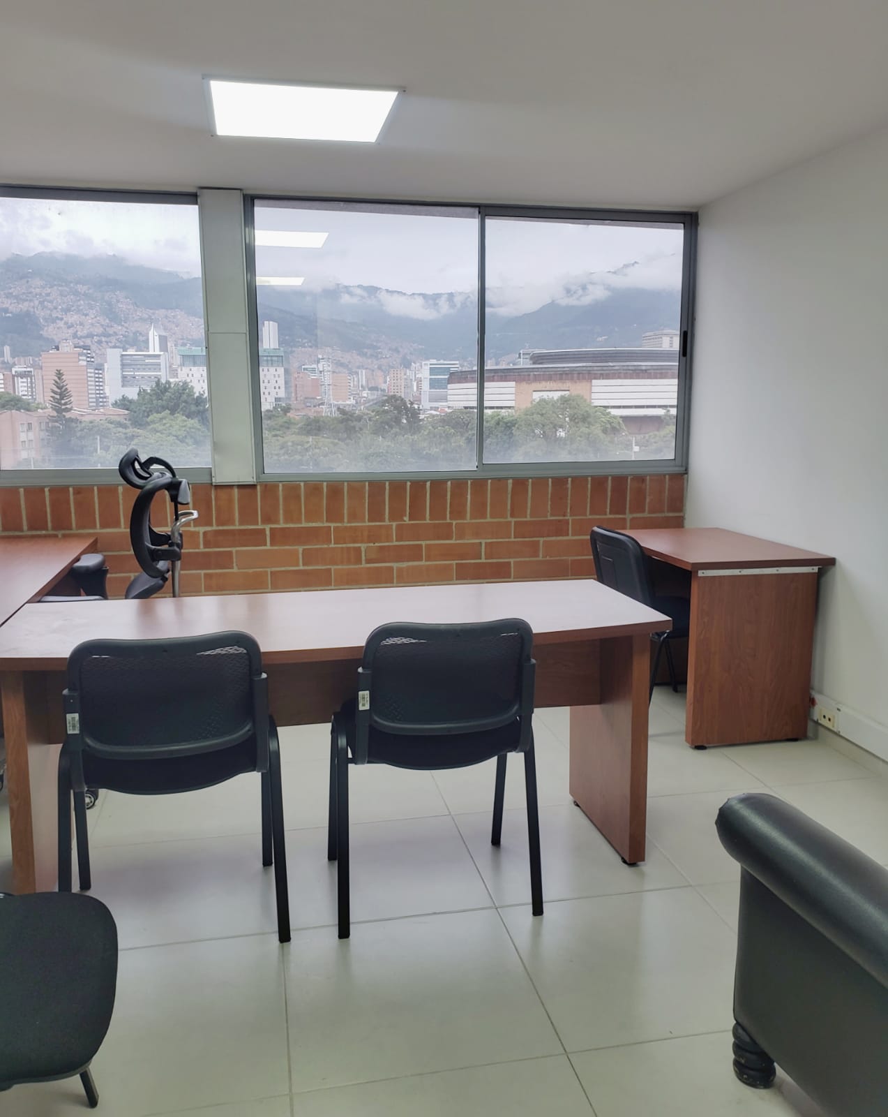 OFICINA EN VENTA O ARRIENDO EN MEDELLIN COD 7670 - Foto 5