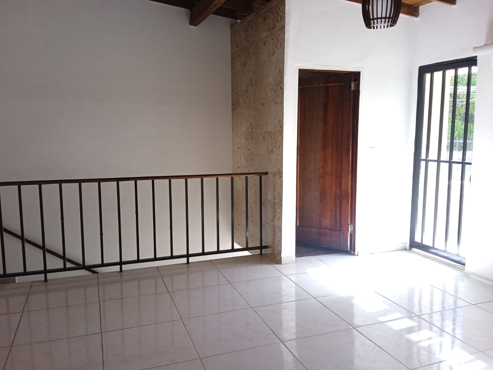 CASA EN VENTA LAURELES SIMÓN BOLÍVAR COD 8304  - Foto 2