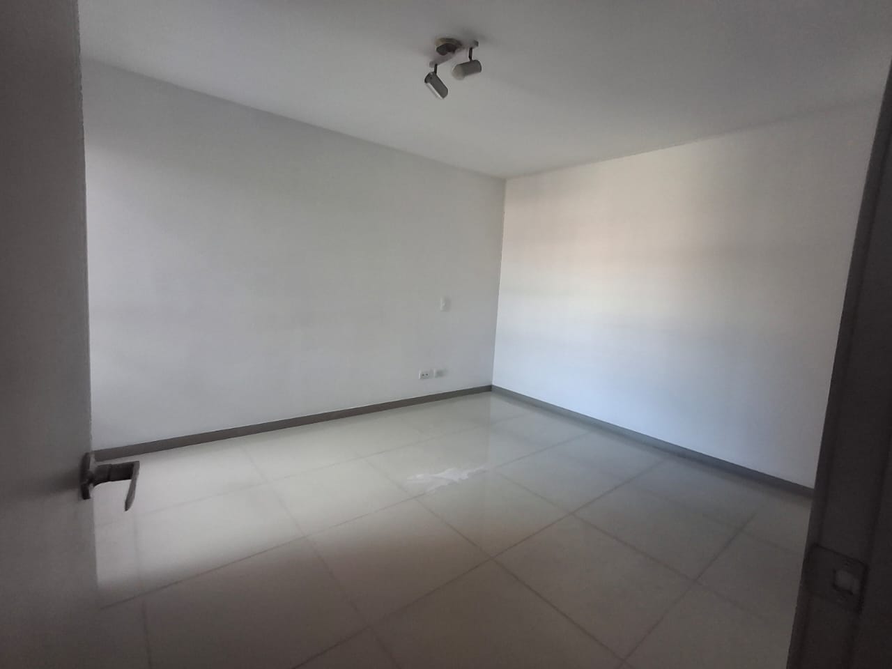 APARTAMENTO EN ARRIENDO EN SABANETA COD 9397 - Foto 3