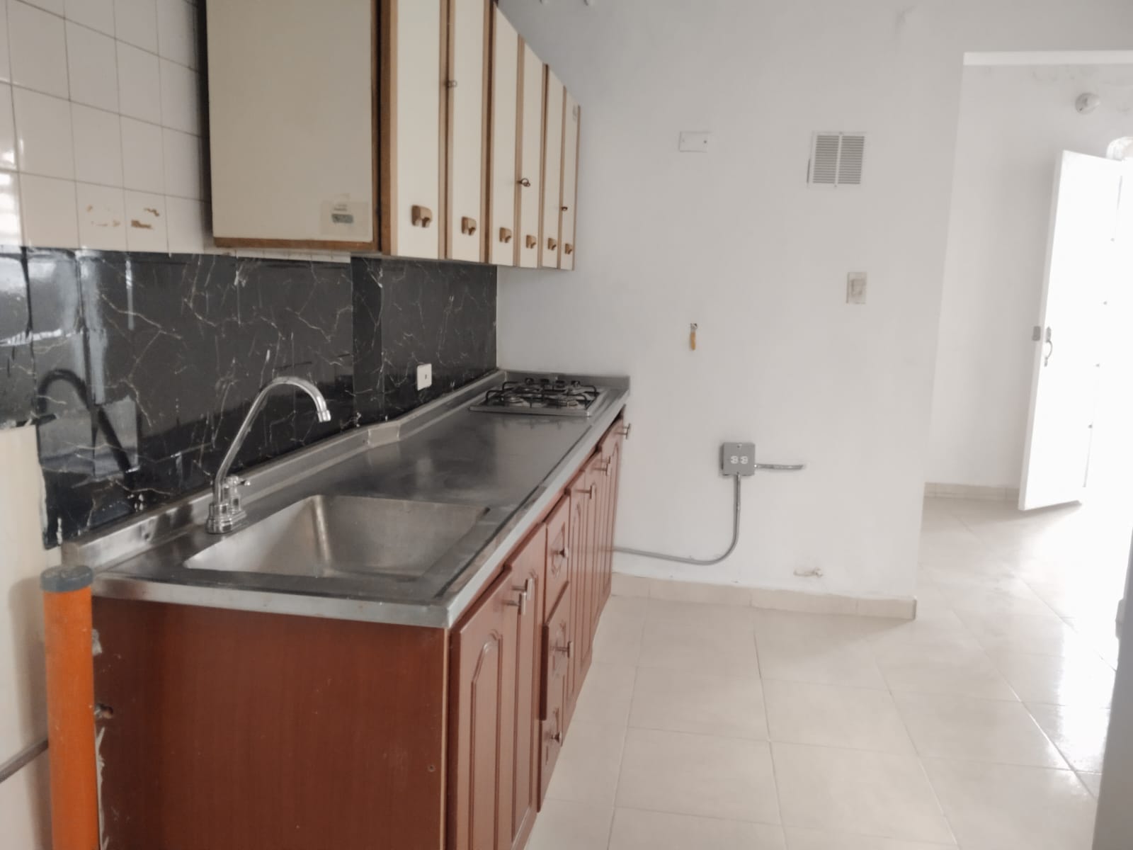 APARTAMENTO EN ARRIENDO EN LA CANDELARIA COD 10657  - Foto 2