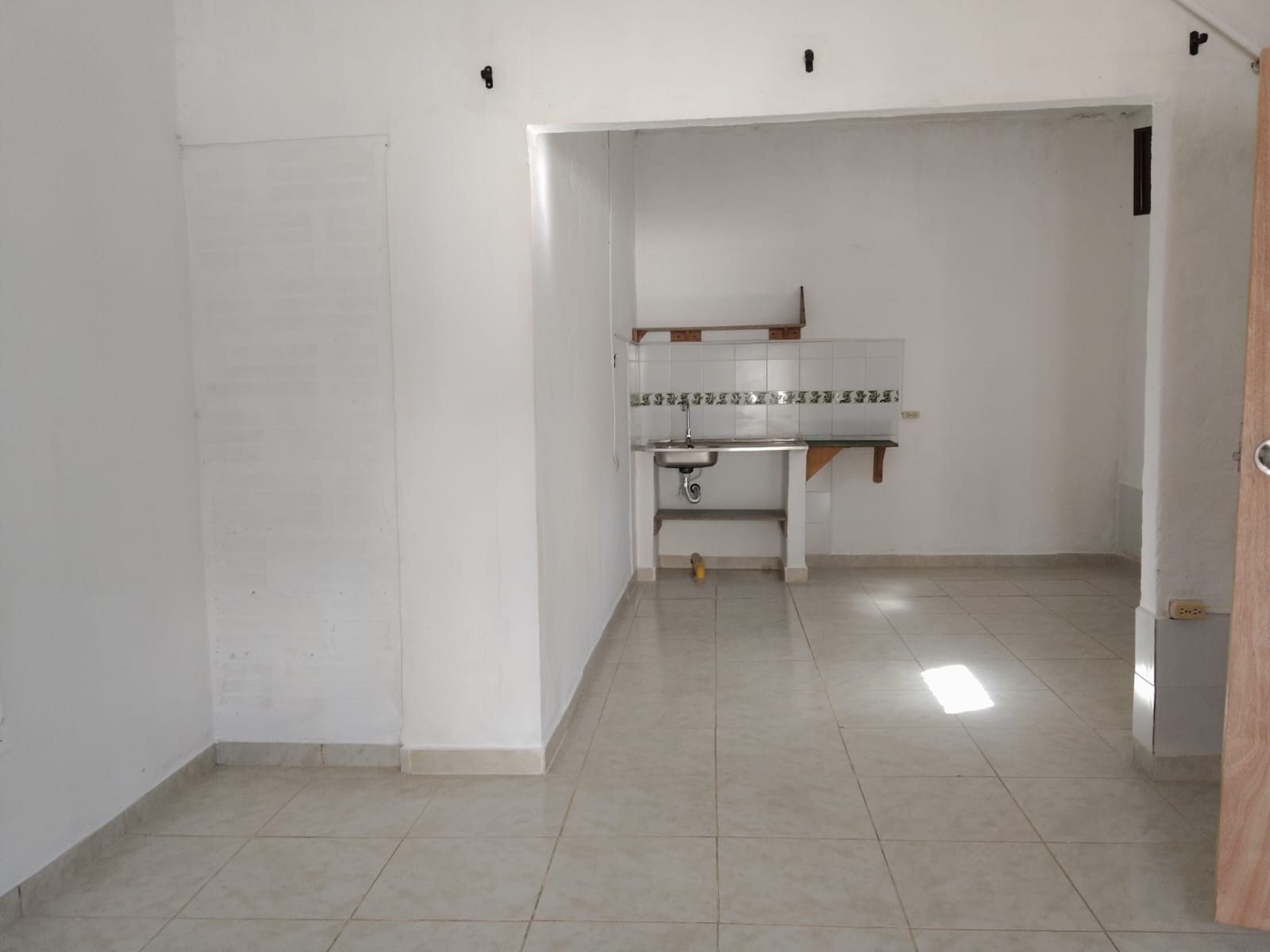 APARTAESTUDIO EN ARRIENDO EN ENCISO COD 10713  - Foto 2