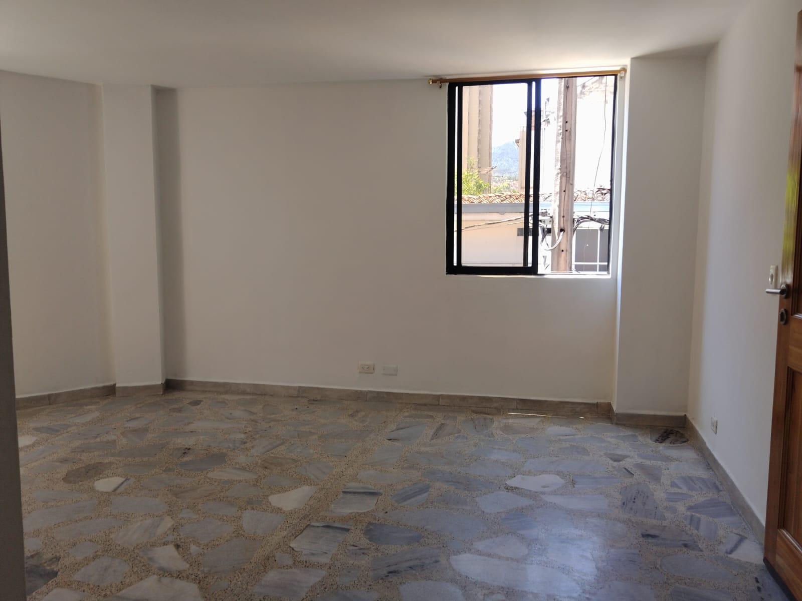 APARTAMENTO EN ARRIENDO EN LA CANDELARIA COD 10783  - Foto 2