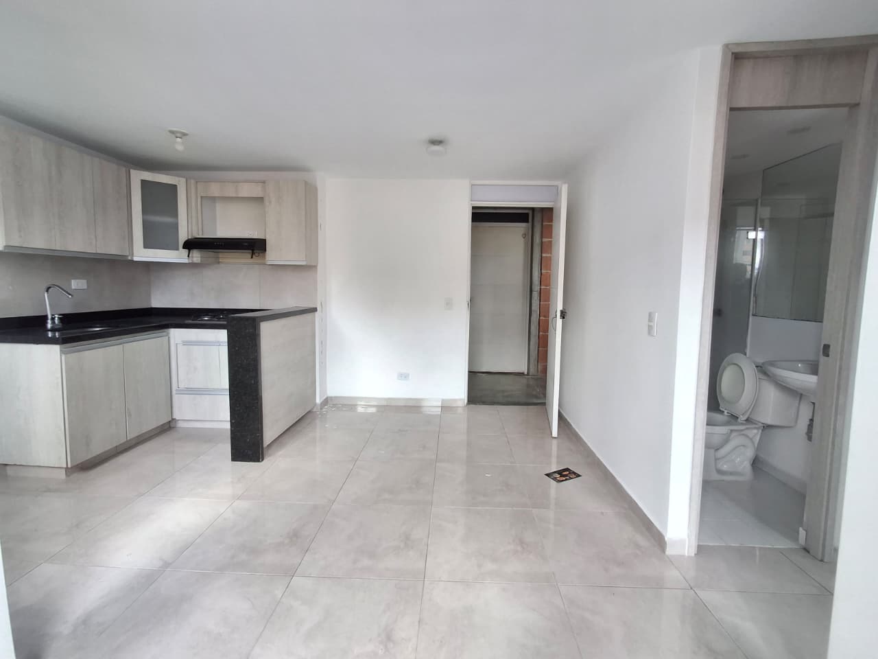 APARTAMENTO EN ARRIENDO EN MEDELLIN COD 10804 - Foto 2