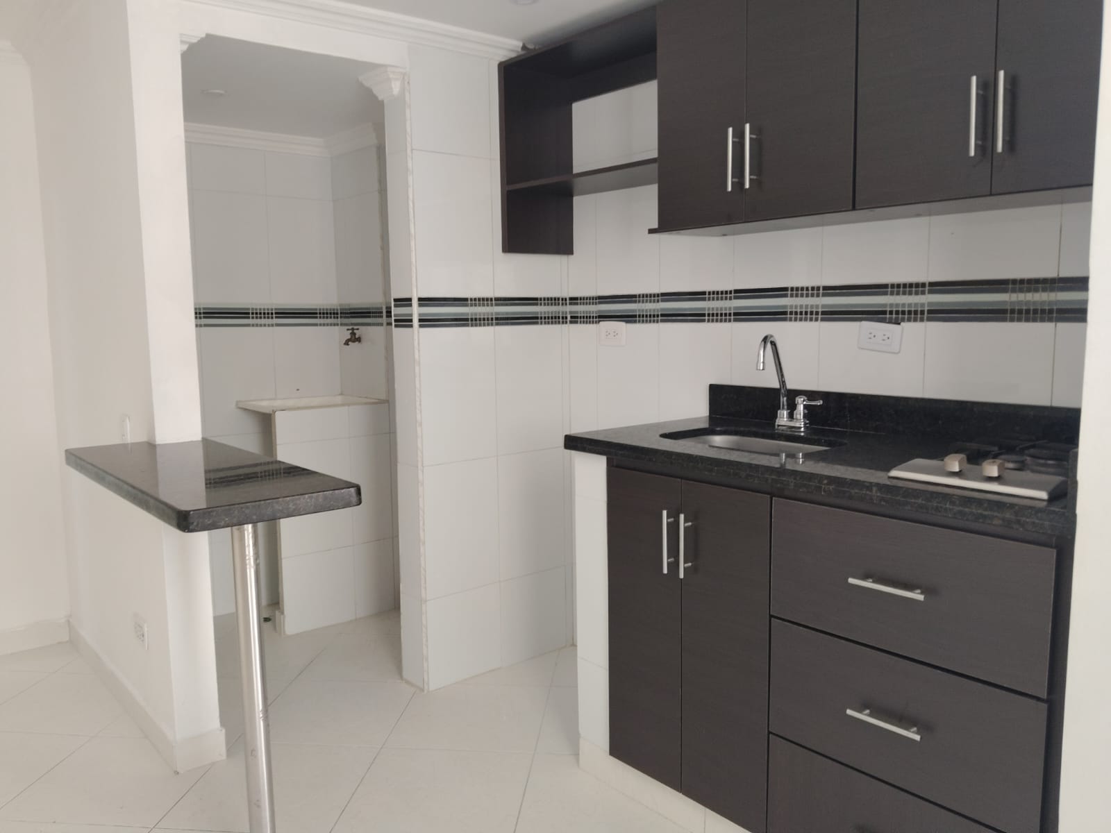 APARTAESTUDIO EN ARRIENDO EN LA CANDELARIA COD 10811  - Foto 2