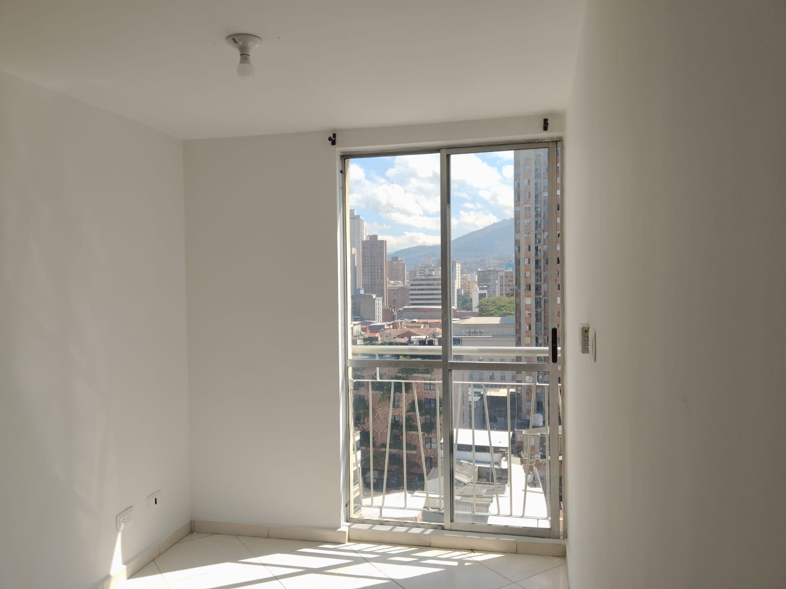APARTAESTUDIO EN ARRIENDO EN LA CANDELARIA COD  10820  - Foto 2