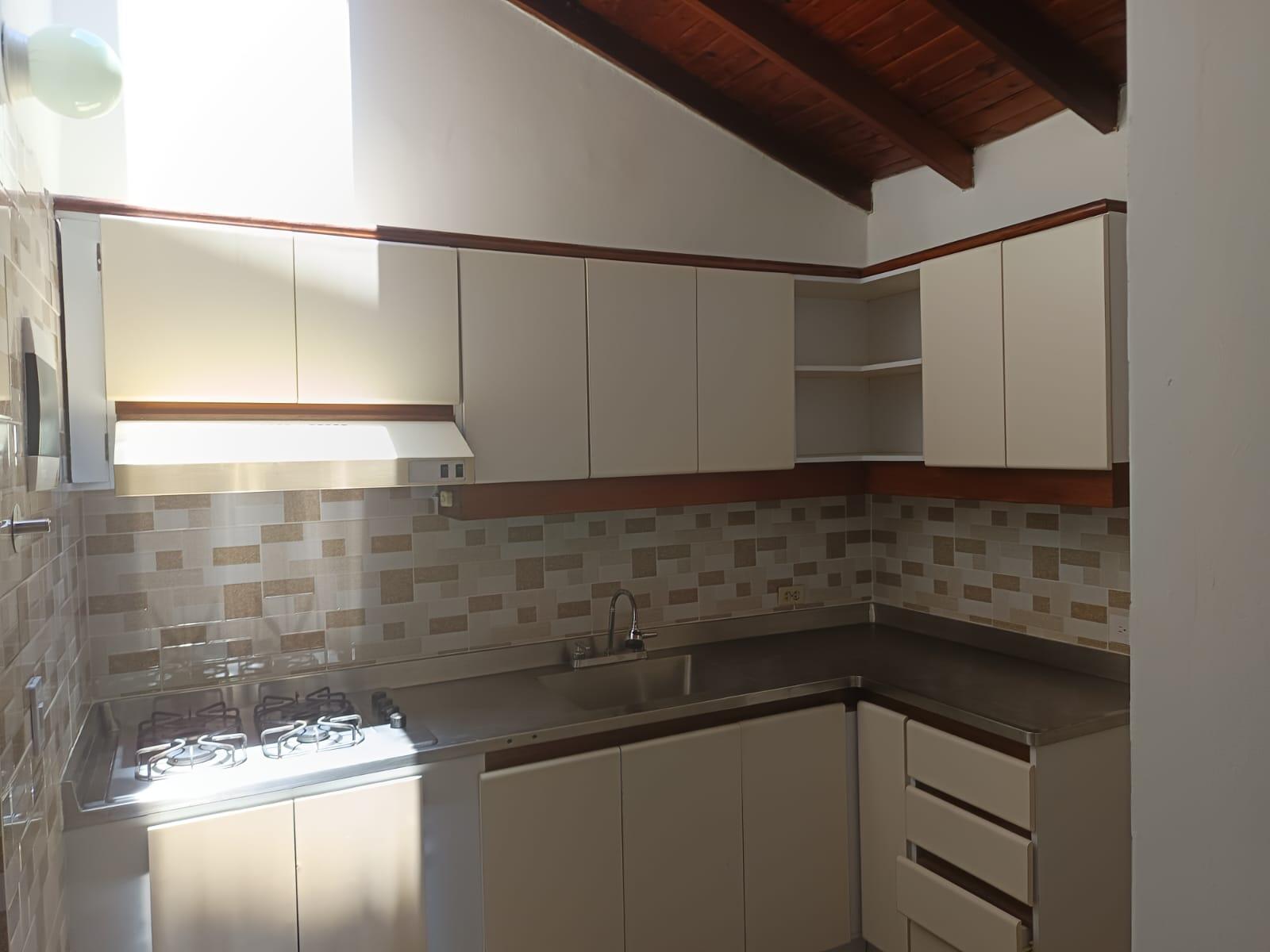 APARTAMENTO EN VENTA EN LA FLORESTA COD 10271 