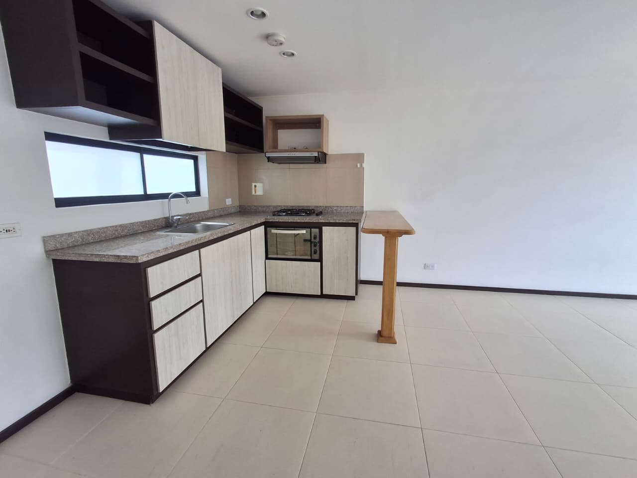 APARTAMENTO DUPLEX EN ARRIENDO EN SABANETA COD 10764 - Foto 2