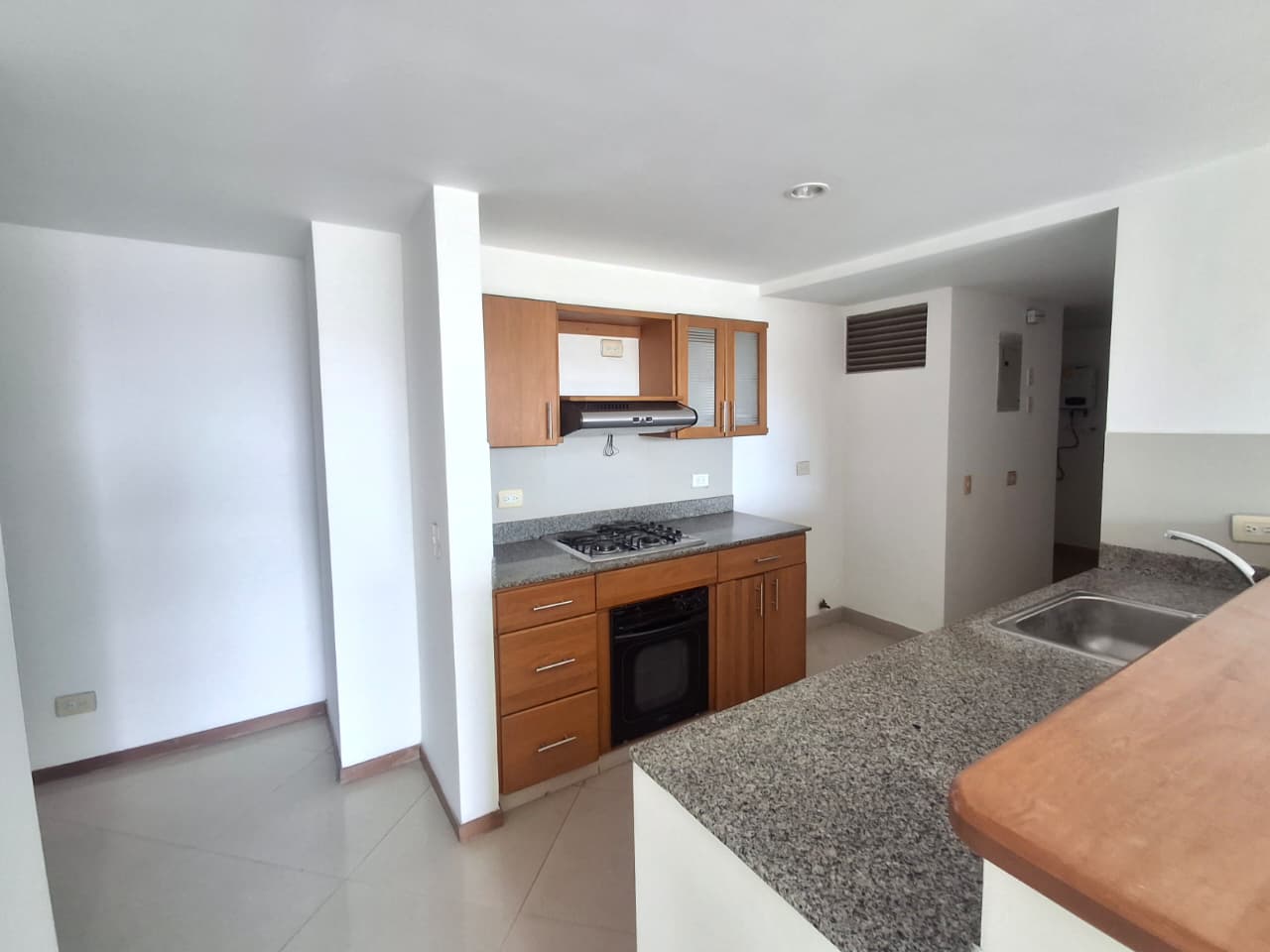 APARTAMENTO EN ARRIENDO EN SABANETA COD 10708