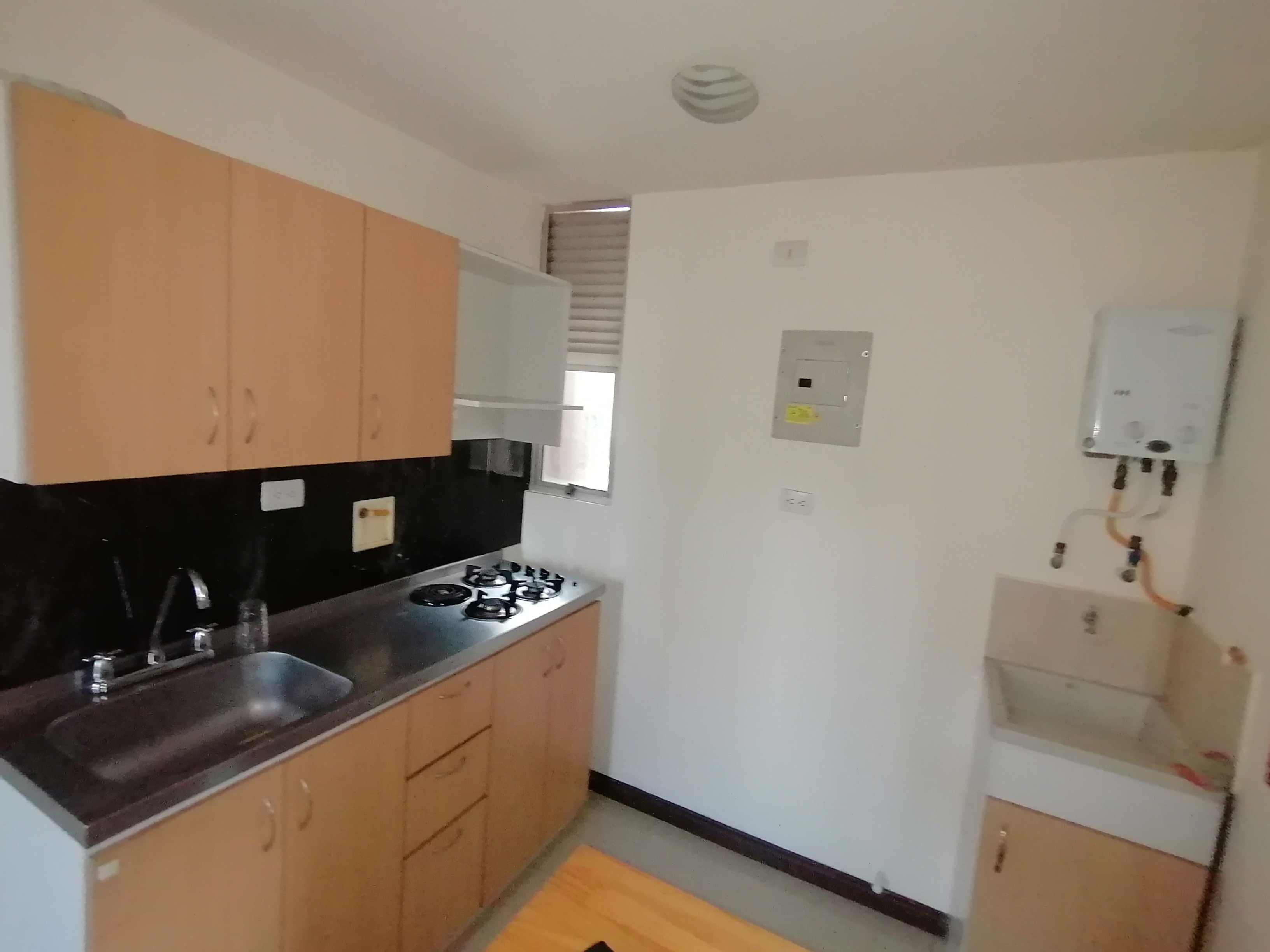APARTAESTUDIO EN ARRIENDO EN EL CENTRO COD 3251 - Foto 1