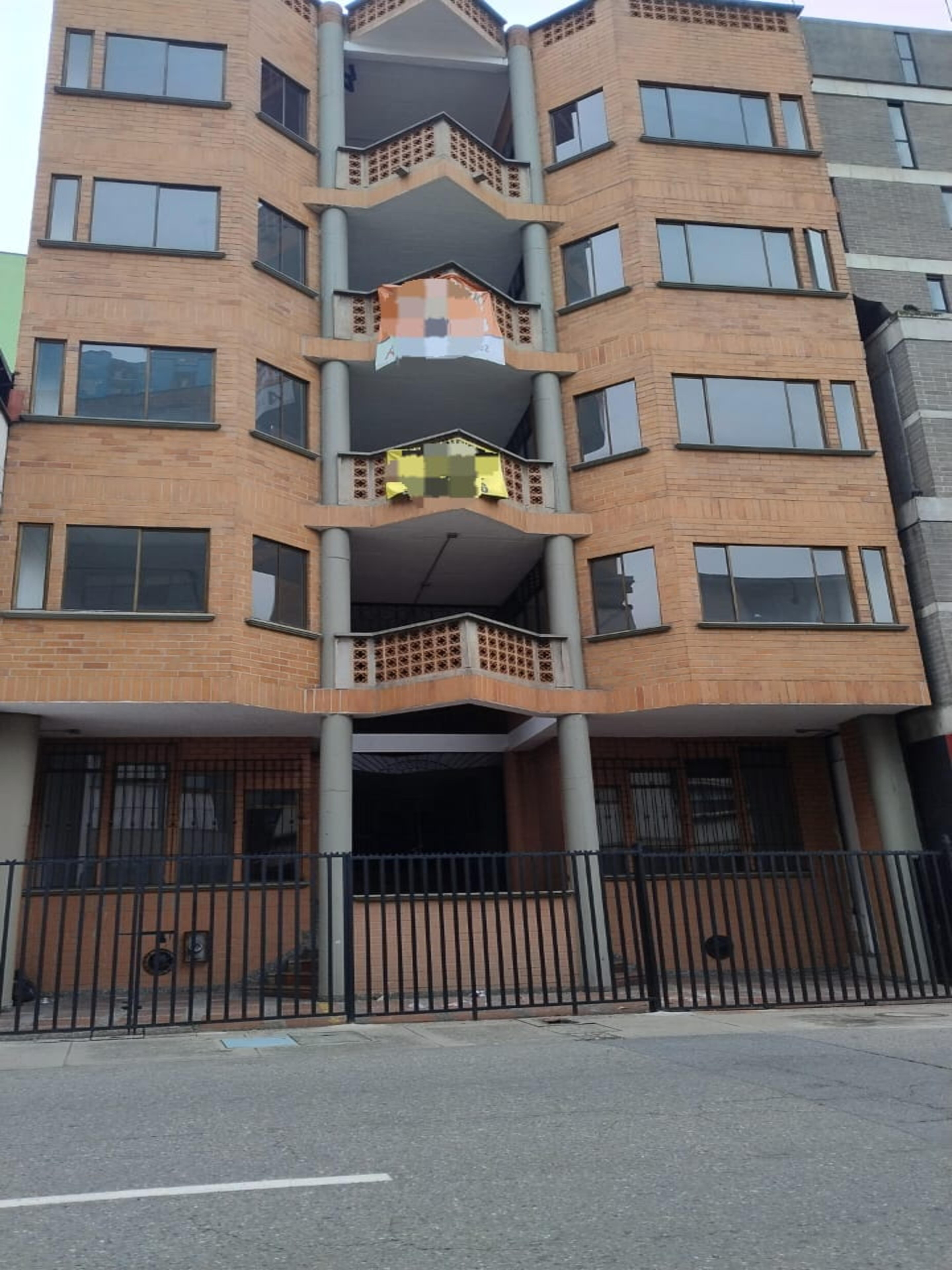 EDIFICIO EN ARRIENDO CANDELARIA COD 9562